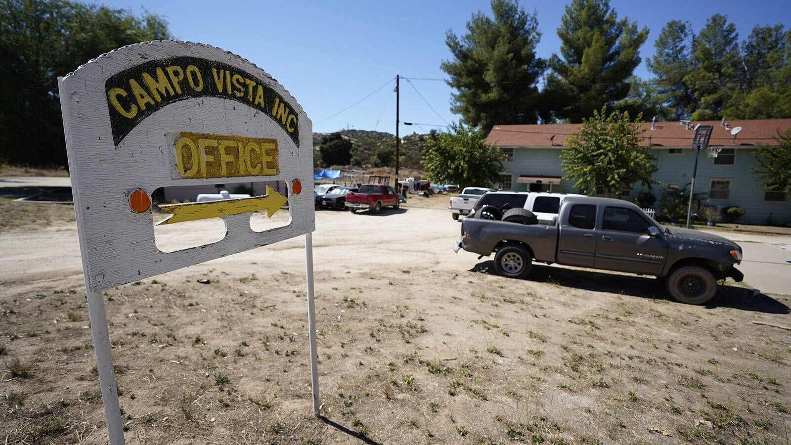 October 7, 2019, Campo, California, USA: Apartment buildings once military barracks off Sheridan Rd., are some of the property up for sale in Campo, Calif. The sign points to the rental office for the apartments. Campo USA PUBLICATIONxINxGERxSUIxAUTxONLY - ZUMAm67 20191007zafm67036 Copyright: xAlejandroxTamayox