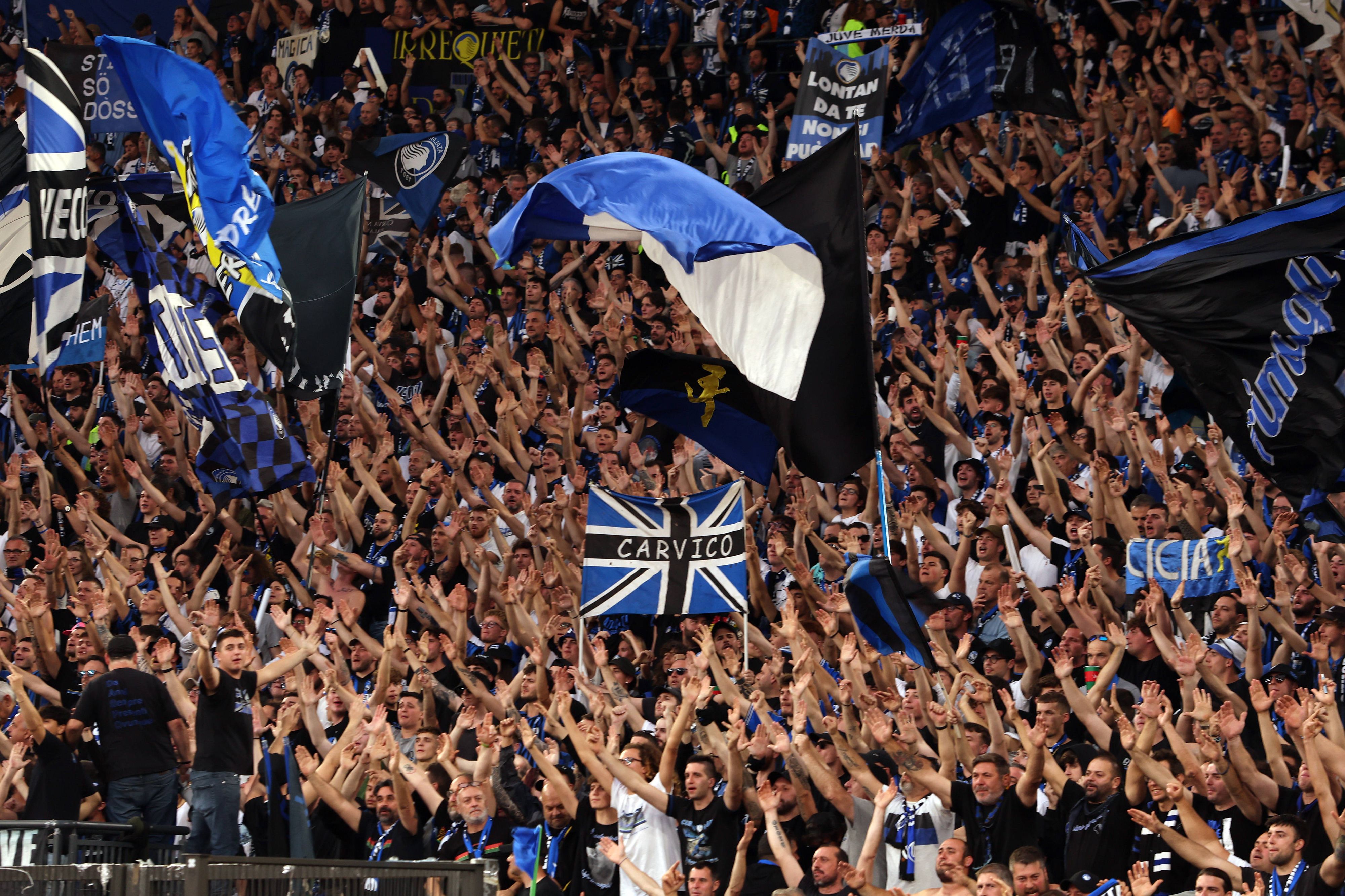 Schon vor dem Finale gerierten die beiden Fanlager aneinander.