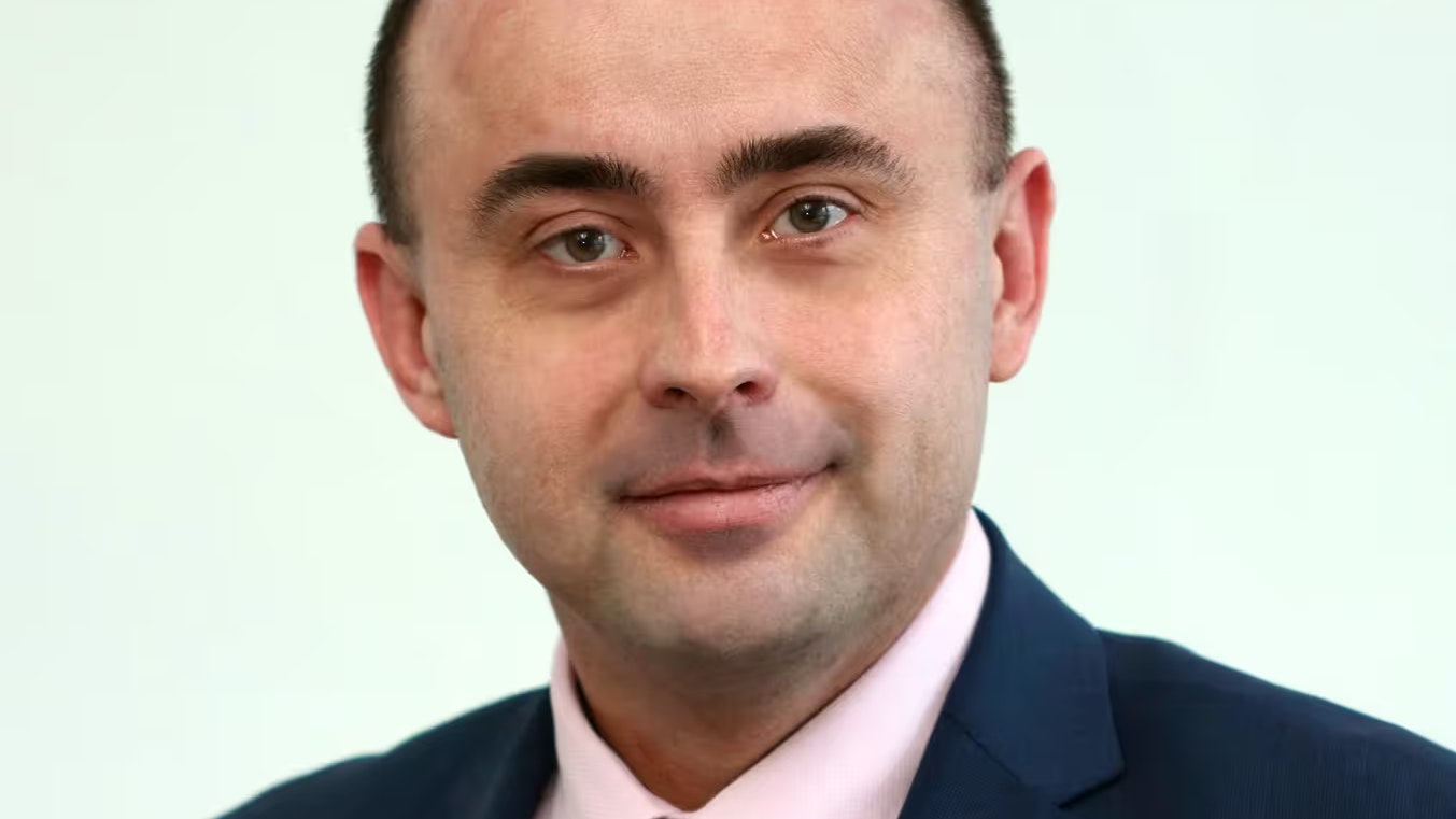 Radoslav Štefančík ist ein slowakischer Politikwissenschaftler, Germanist und Dekan der Fakultät für Angewandte Sprachen an der Wirtschaftsuniversität Bratislava.