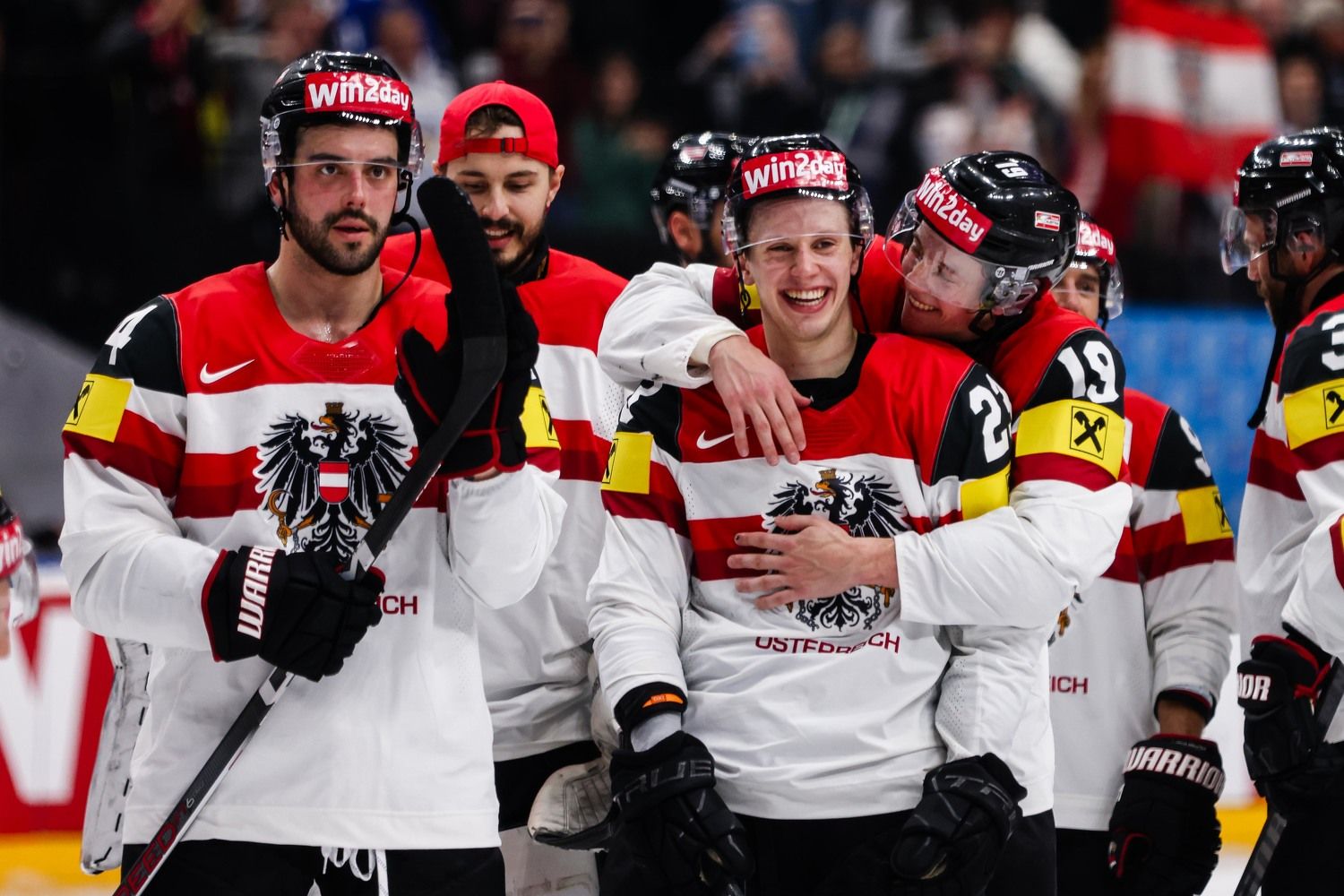 Österreichs Eishockey-Gracks gelingt die WM-Sensation gegen Finnland. 