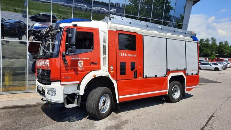 Im Einsatz standen drei Fahrzeuge der Freiwilligen Feuerwehr Telfs, zwei Rettungsfahrzeuge sowie zwei Polizeistreifen.