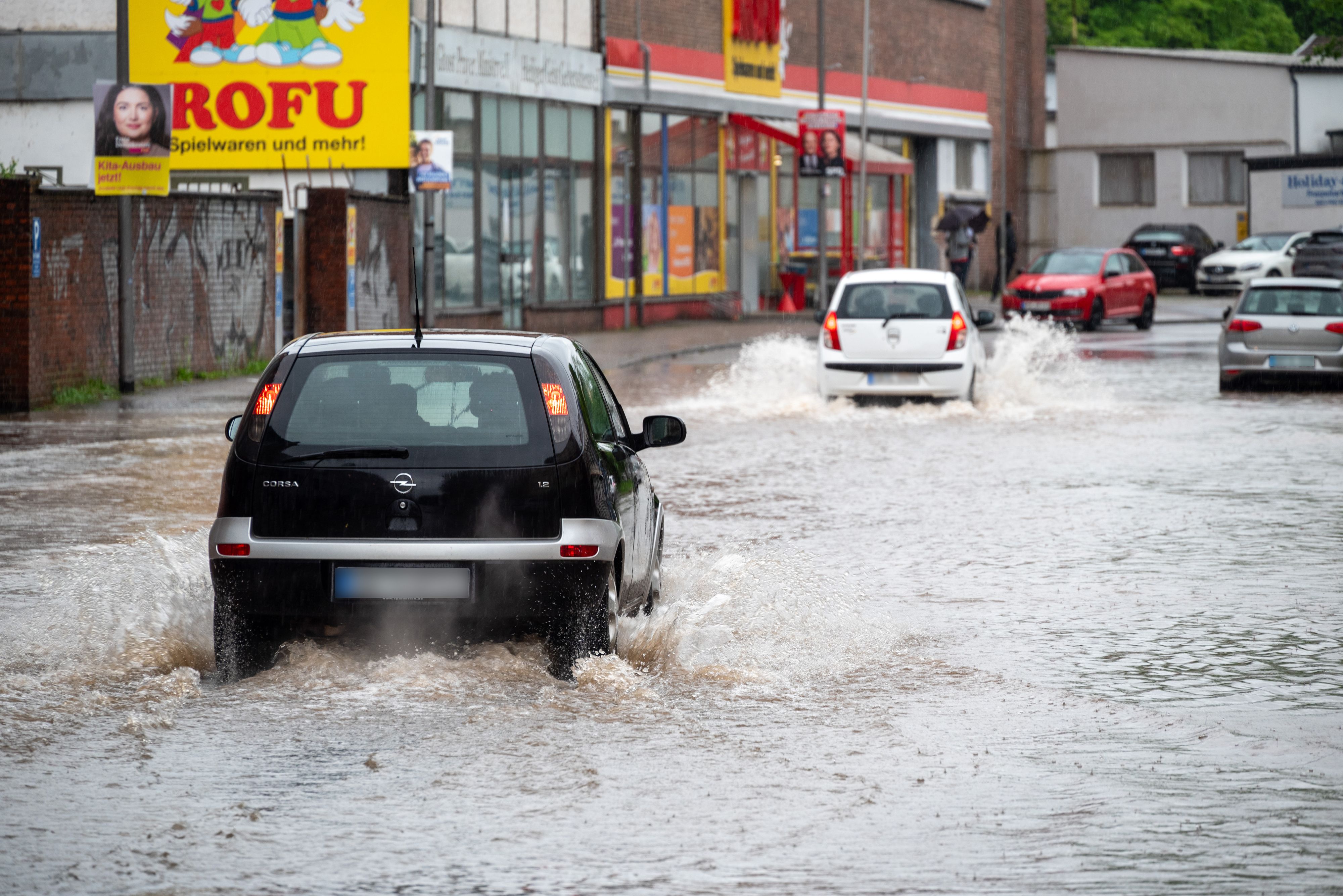 Der Deutsche Wetterdienst warnte am Freitag vor ergiebigem Starkregen im Südwesten Deutschlands.