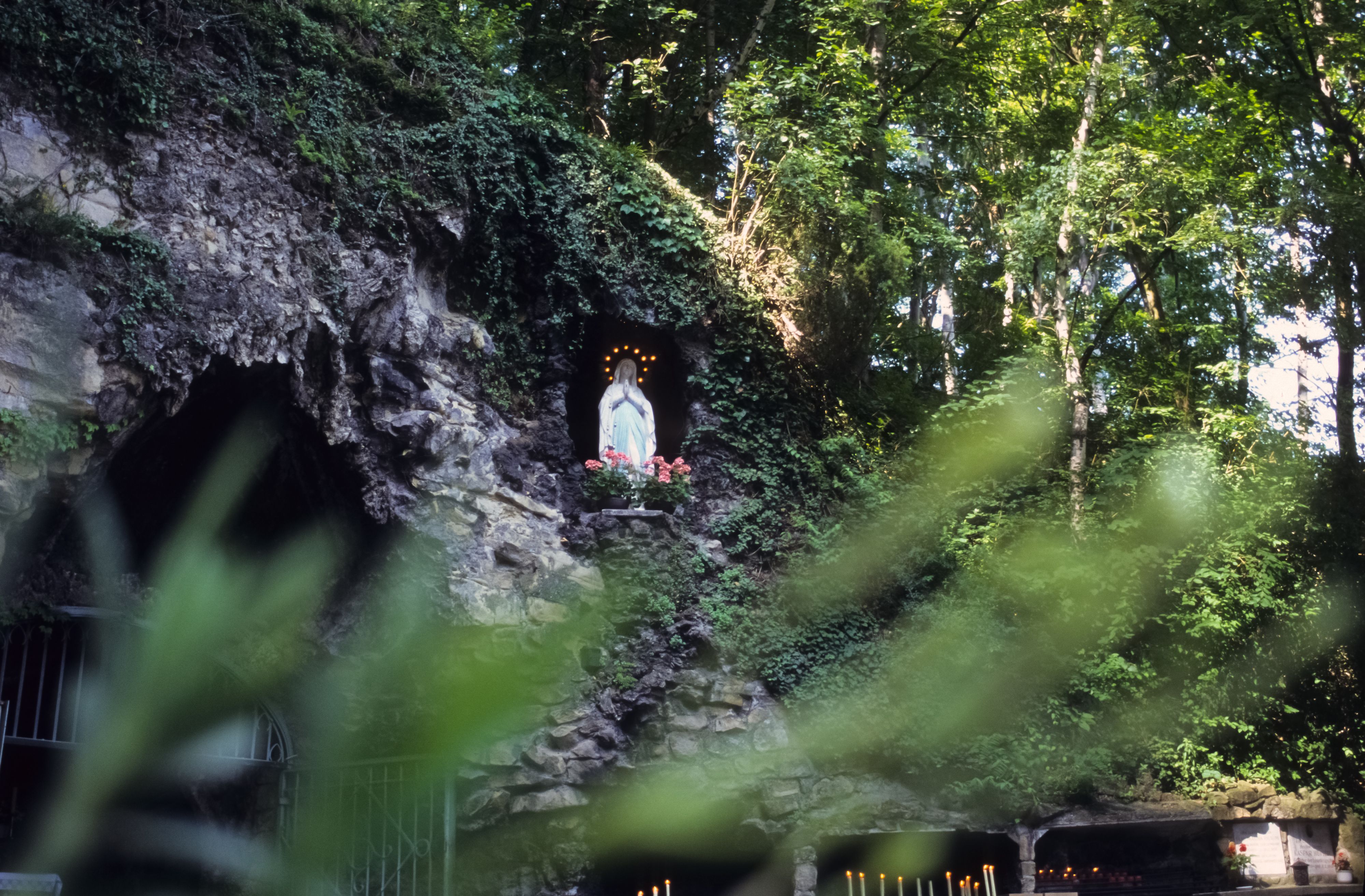Die Lourdesgrotte in Heiligenkreuz, ein Zisterzienserkloster.