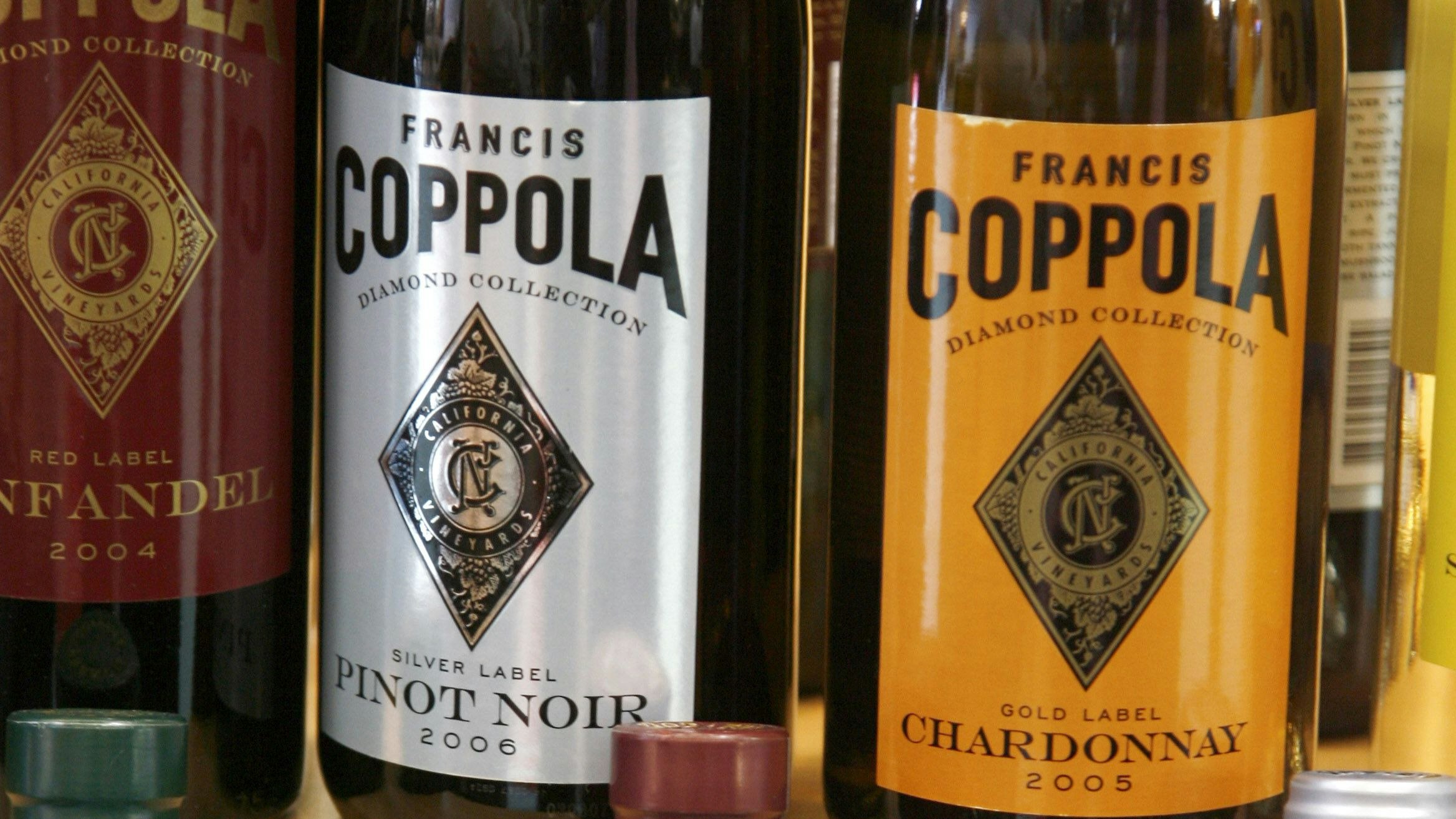Der Name Coppola klingt in Napa Valley ebenso gut wie in Hollywood: Die Weinbaubetriebe des Regisseurs gehören mit zu den erfolgreichsten des Bundesstaates. Doch um sein Herzensprojekt finanzieren zu können, trennte sich der Regisseur von dreien seiner insgesamt fünf Weingüter