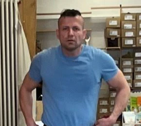 Die Polizei fahndet nach zwei bislang unbekannten Männern. 