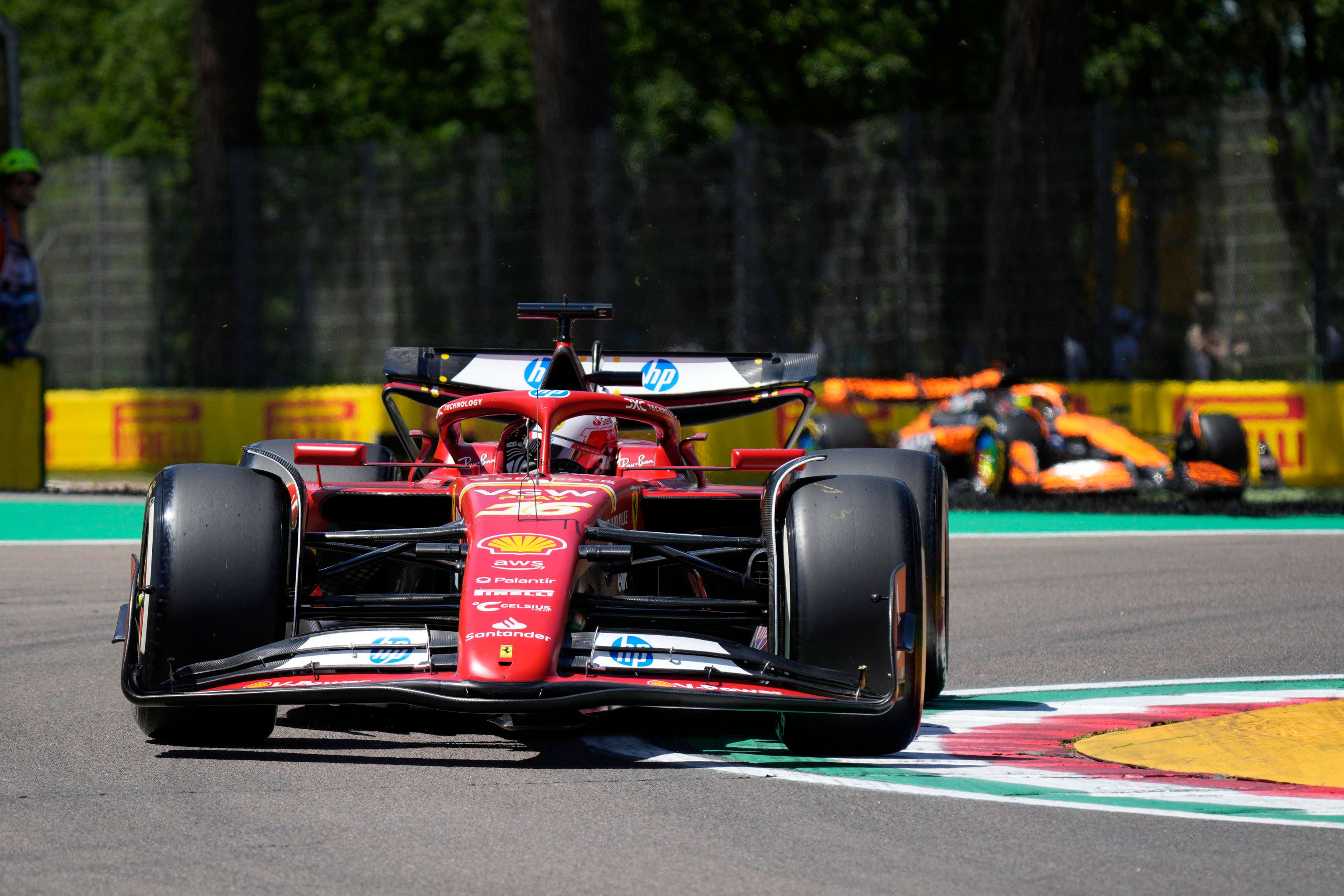 Charles Leclerc schnappte sich die Bestzeit in der ersten Session