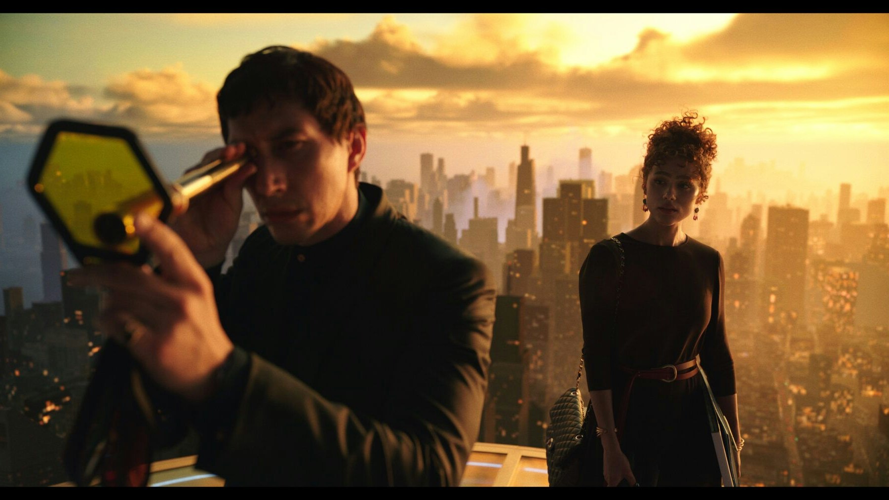 Caesar (Adam Driver) und Julia (Nathalie Emmanuel) sind das Liebespaar in "Megalopolis", das vor dem Hintergrund einer dystopischen Vision von New York City – das im Film "New Rome" heißt – zueinander zu finden versucht