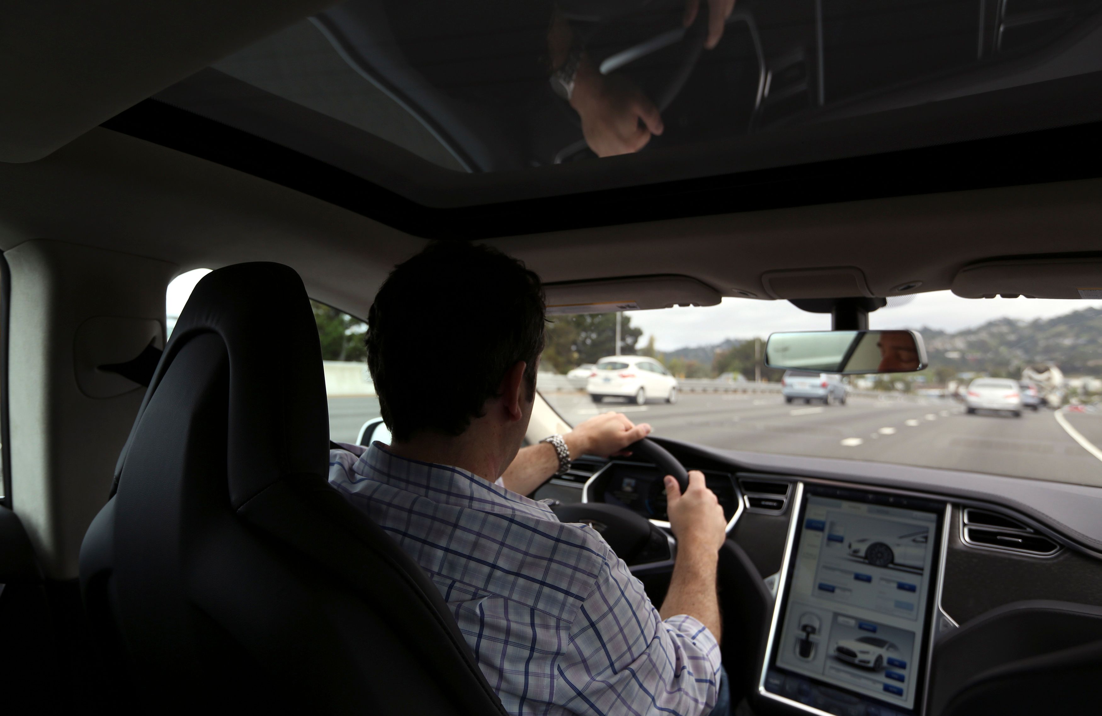 Muss sich der Klage eines Autokäufers stellen: Tesla.