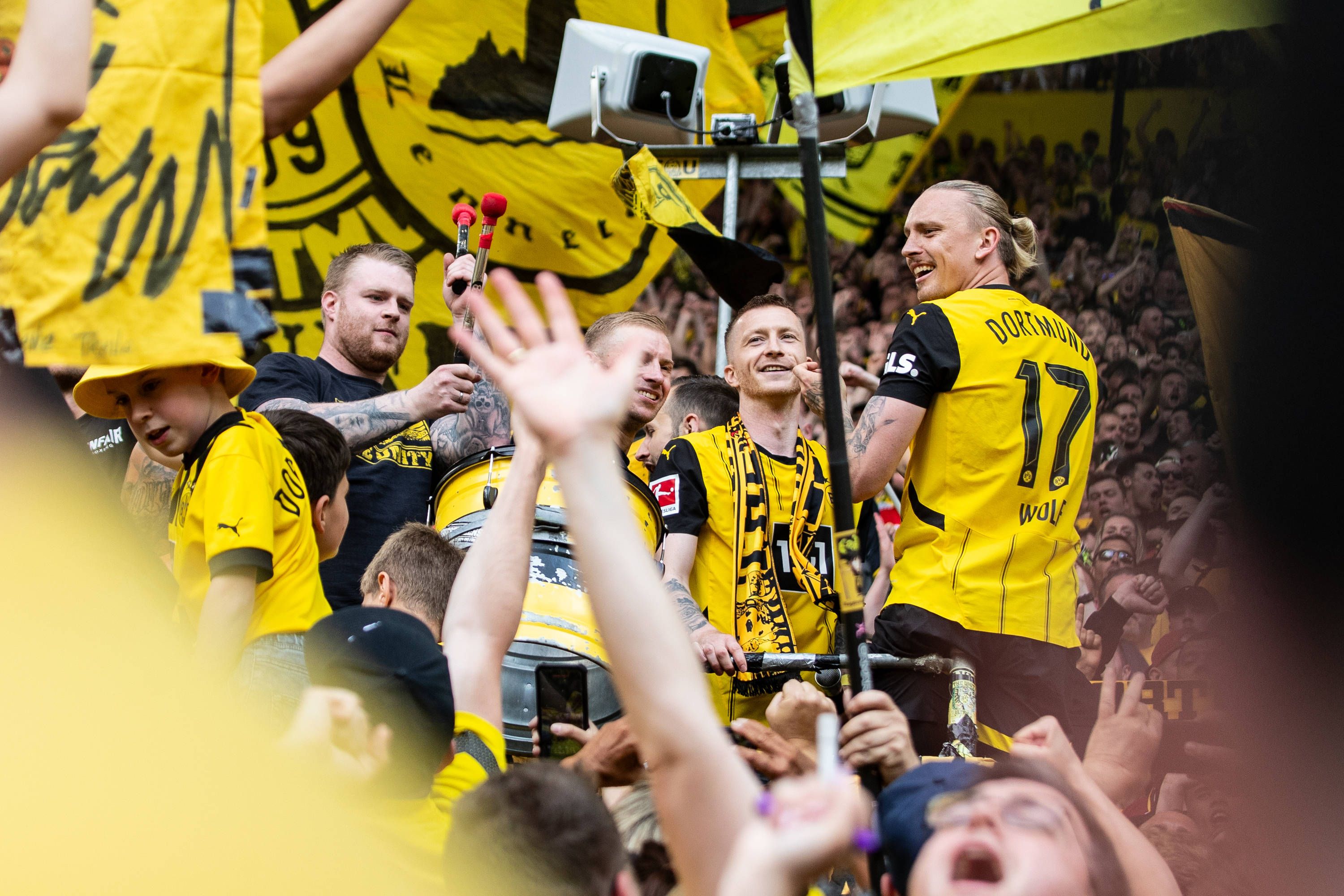 Marco Reus bedankt sich bei den Fans