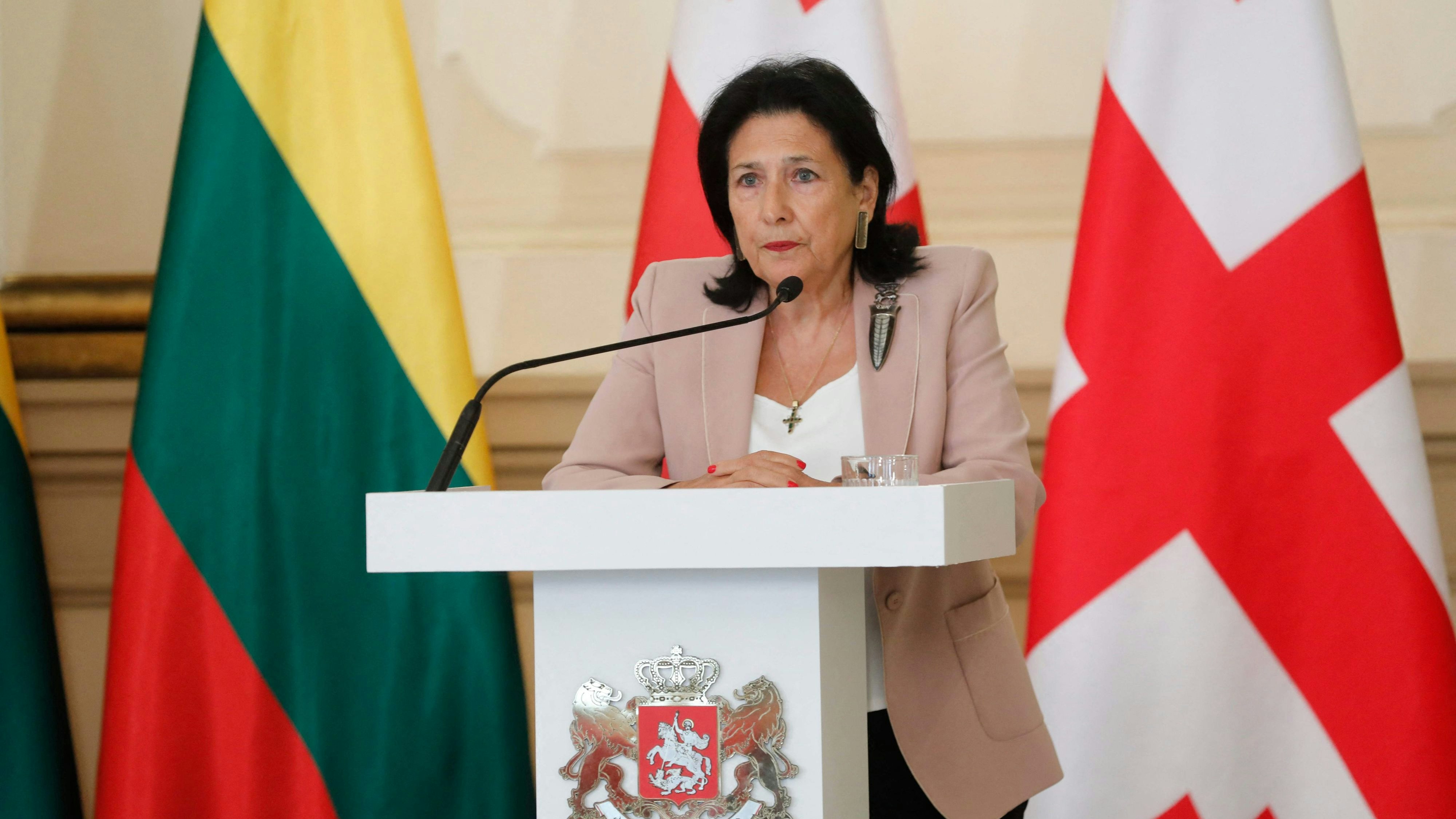 Download von www.picturedesk.com am 18.05.2024 (18:56).  *** SERVICEBILD *** Georgian President Salome Zurabishvili attends a joint press conference with foreign ministers of the Baltics and Iceland following their talks in Tbilisi on May 15, 2024. (Photo by Handout / Georgian Presidential Press Service / AFP) / RESTRICTED TO EDITORIAL USE - MANDATORY CREDIT "AFP PHOTO / Georgian presidential press service" - NO MARKETING NO ADVERTISING CAMPAIGNS - DISTRIBUTED AS A SERVICE TO CLIENTS - 20240515_PD3431 - Rechteinfo: Servicebild (SB) Bei diesem Bild ist PictureDesk ausschließlich technischer Dienstleister und stellt eine technische Bearbeitungsgebühr in Rechnung. PictureDesk ist weder Urheber noch Rechteinhaber. Die Nutzung liegt in alleiniger Verantwortung des Kunden. Nur für redaktionelle Nutzung! Werbliche Nutzung erfordert Freigabe: bitte schicken Sie uns eine Anfrage.