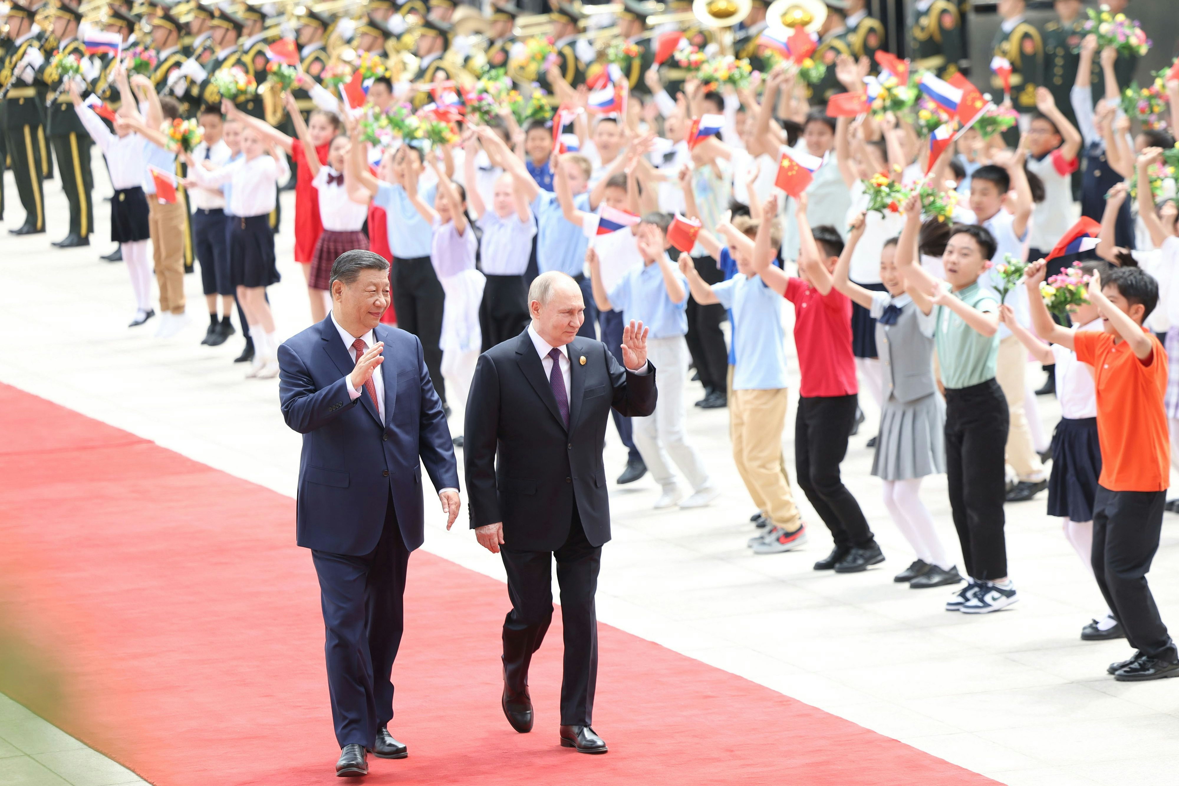 Spontan eingelernte Begeisterung: Russland Präsident Wladimir Putin auf Besuch bei Chinas Staatscehf Xi Jinping