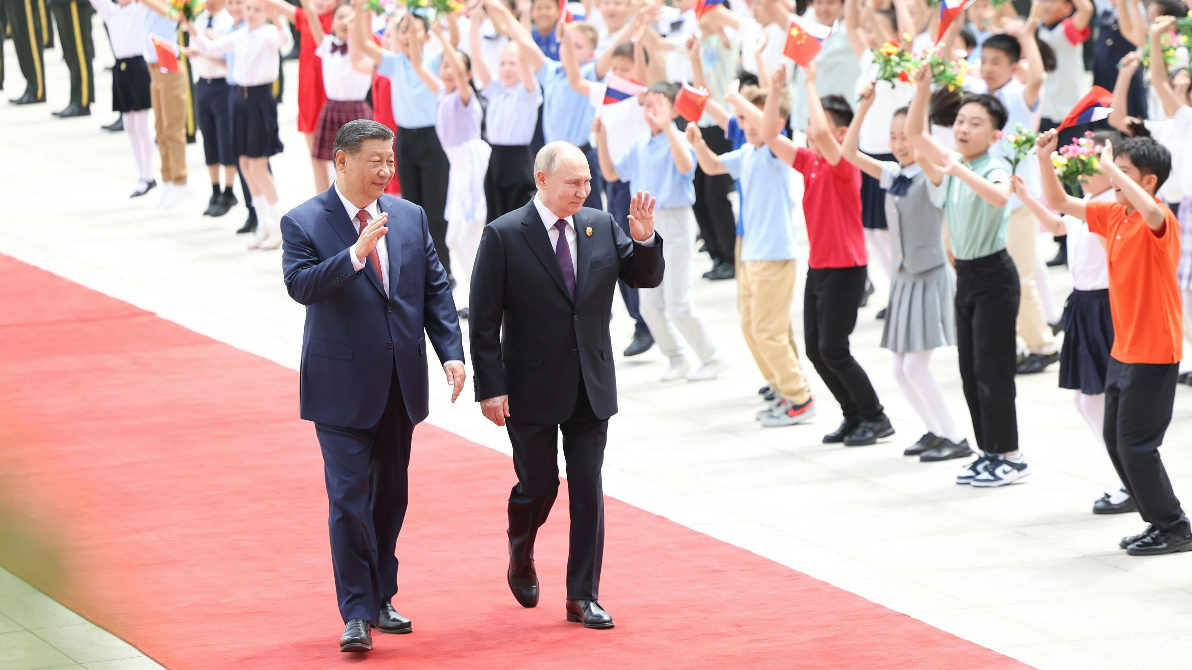 Spontan eingelernte Begeisterung: Russland Präsident Wladimir Putin auf Besuch bei Chinas Staatscehf Xi Jinping