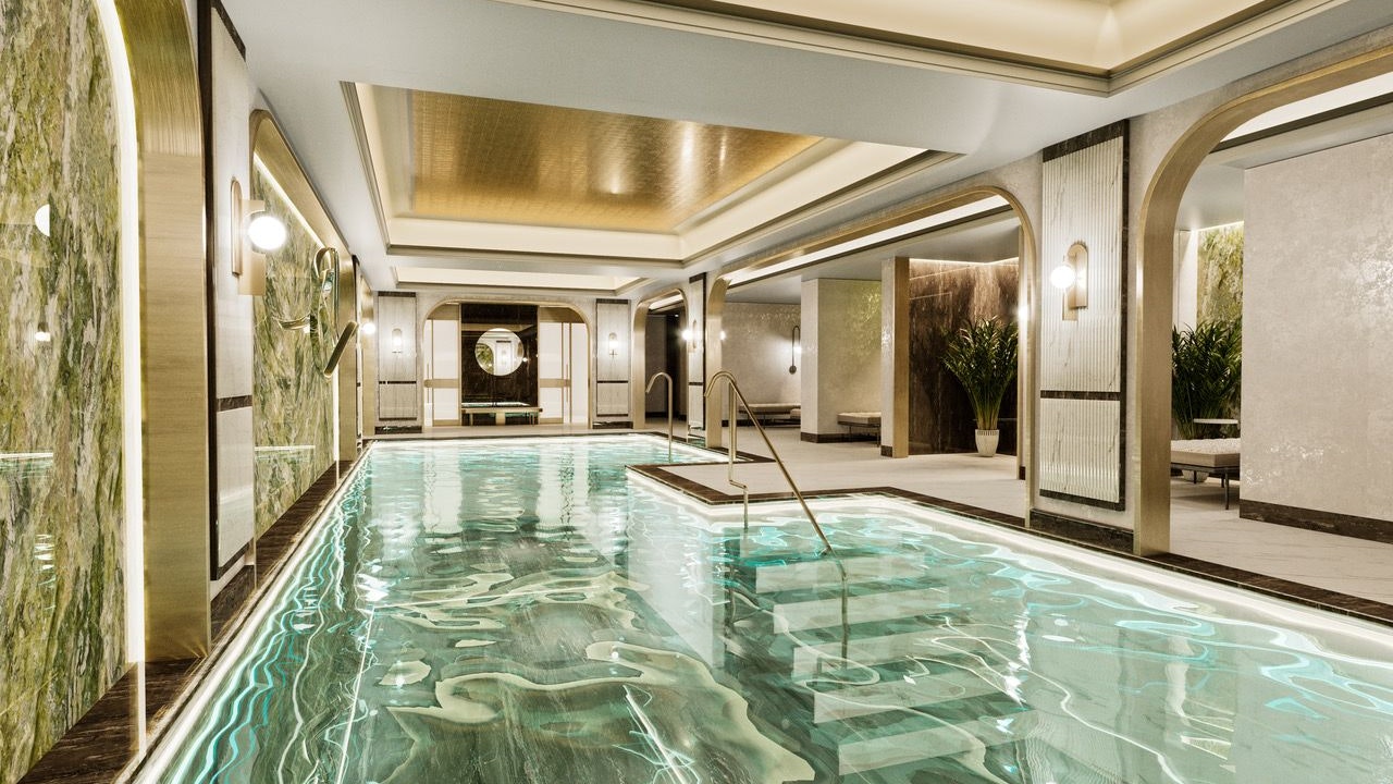 Der Swimming Pool im Spa-Bereich im Untergeschoß des Hauses