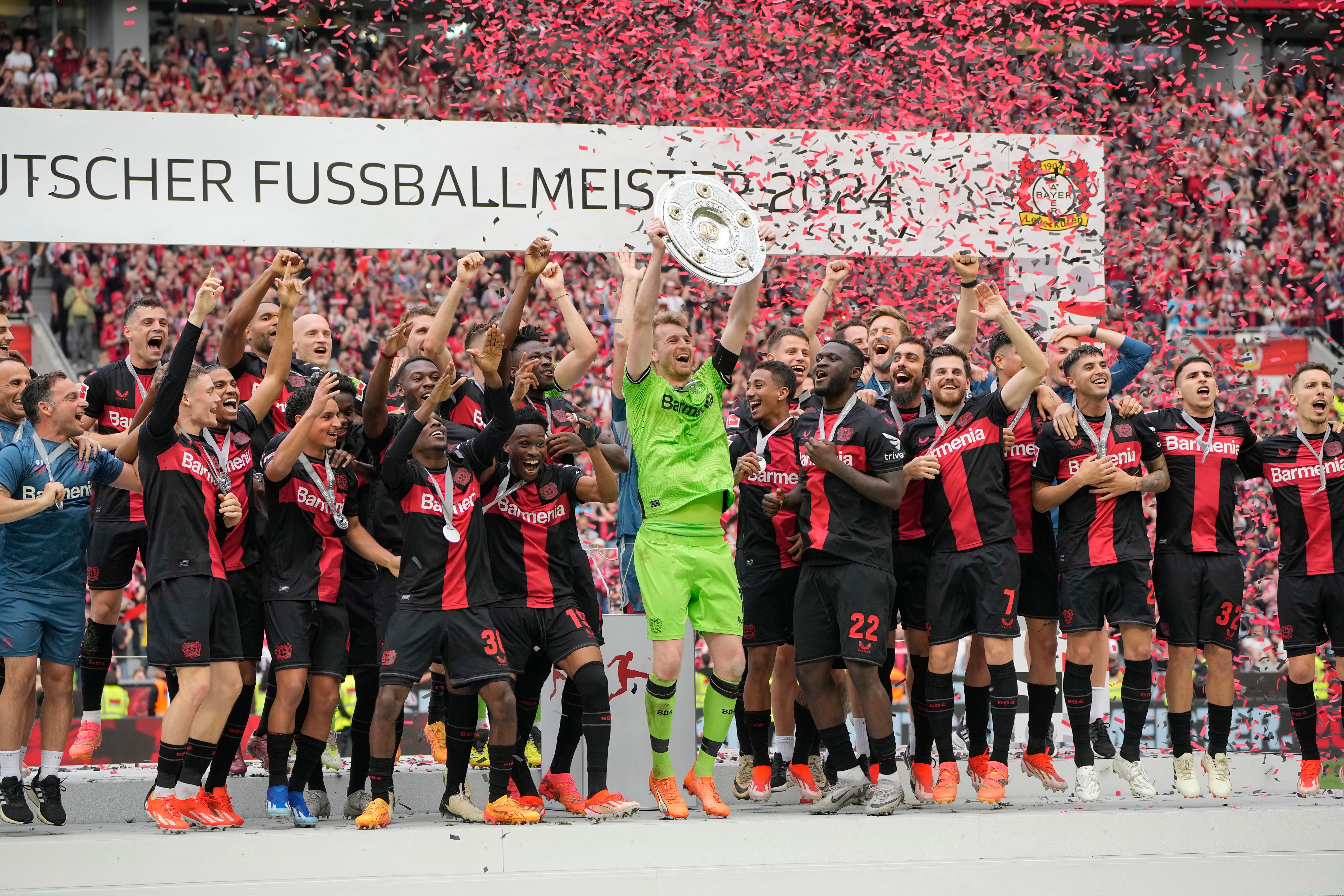 Leverkusen übernimmt die Meisterschale