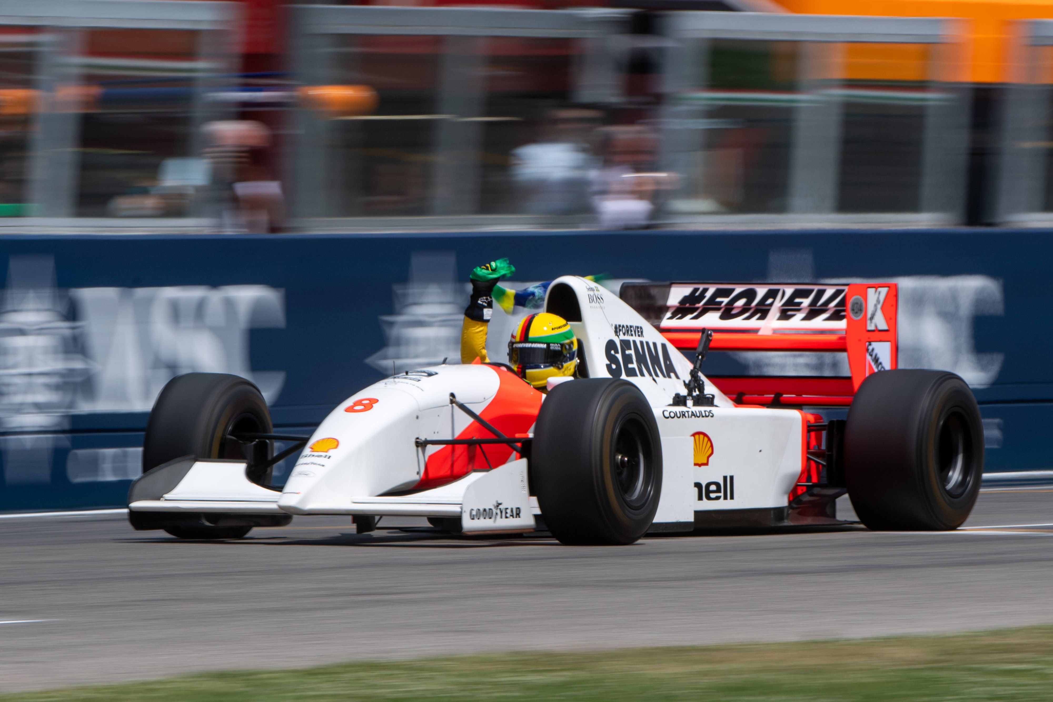 Vettel im Senna-Boliden