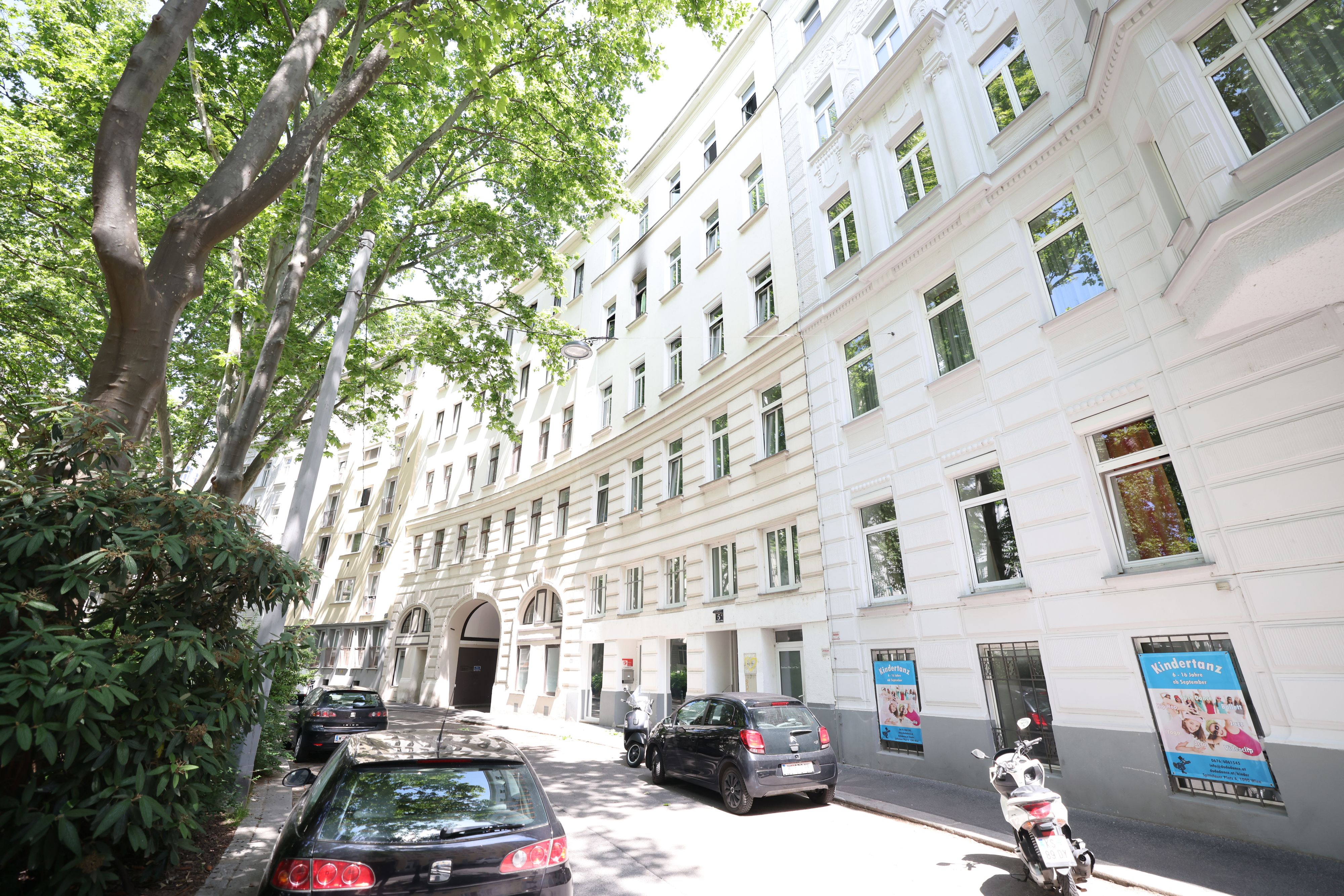 Mann sprang aus Wohnung in diesem Wohnhaus in Wien-Alsergrund. 