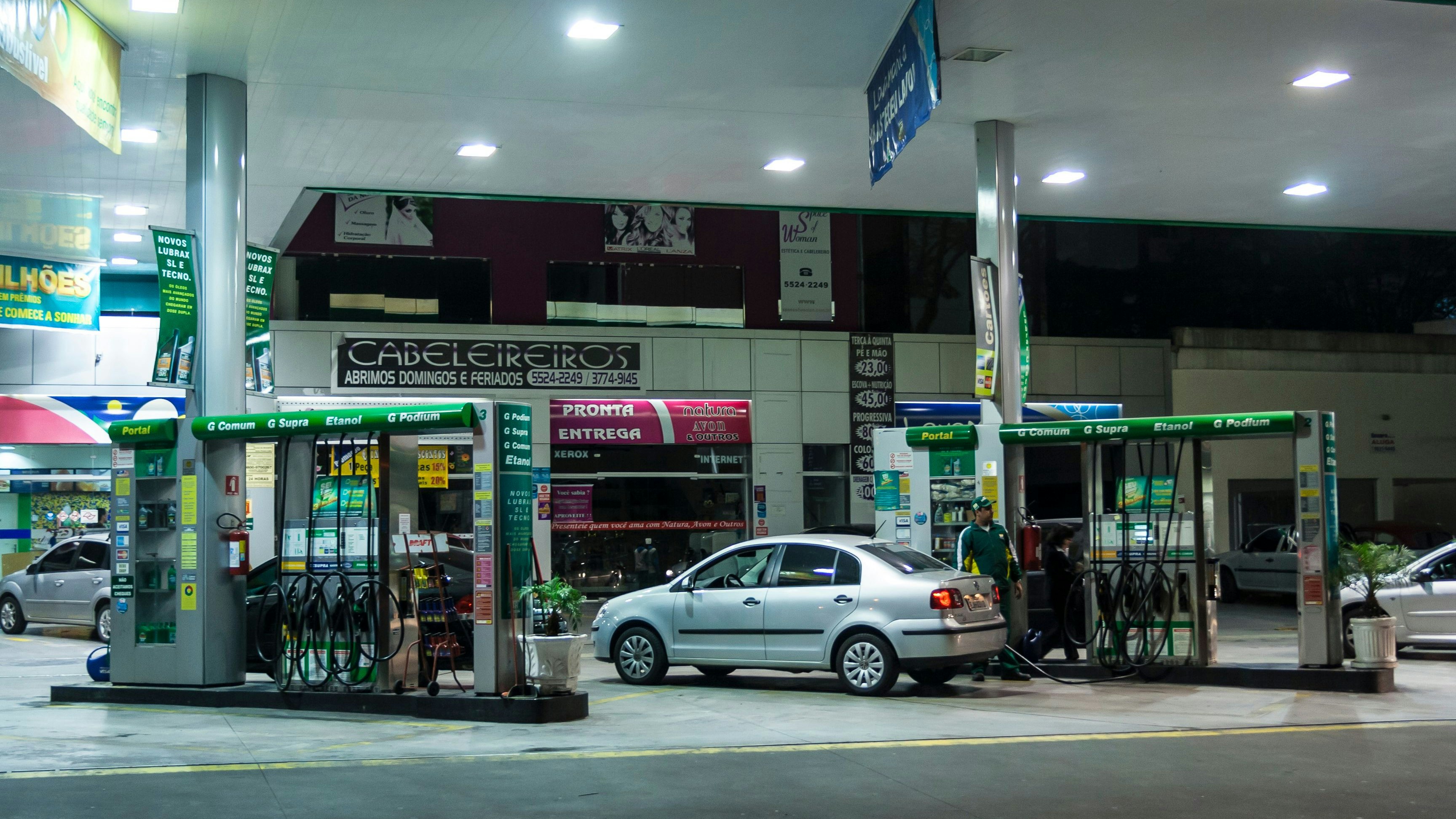 Zu dem Trinkgelage kam es am Gelände einer Tankstelle. (Symbolbild)