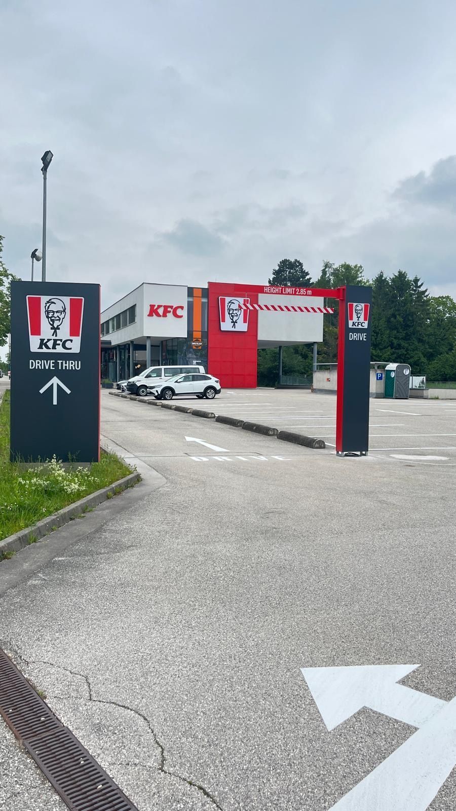 Die Fast-Food-Kette Kentucky Fried Chicken eröffnet in Wels die dritte Filiale in Oberösterreich.
