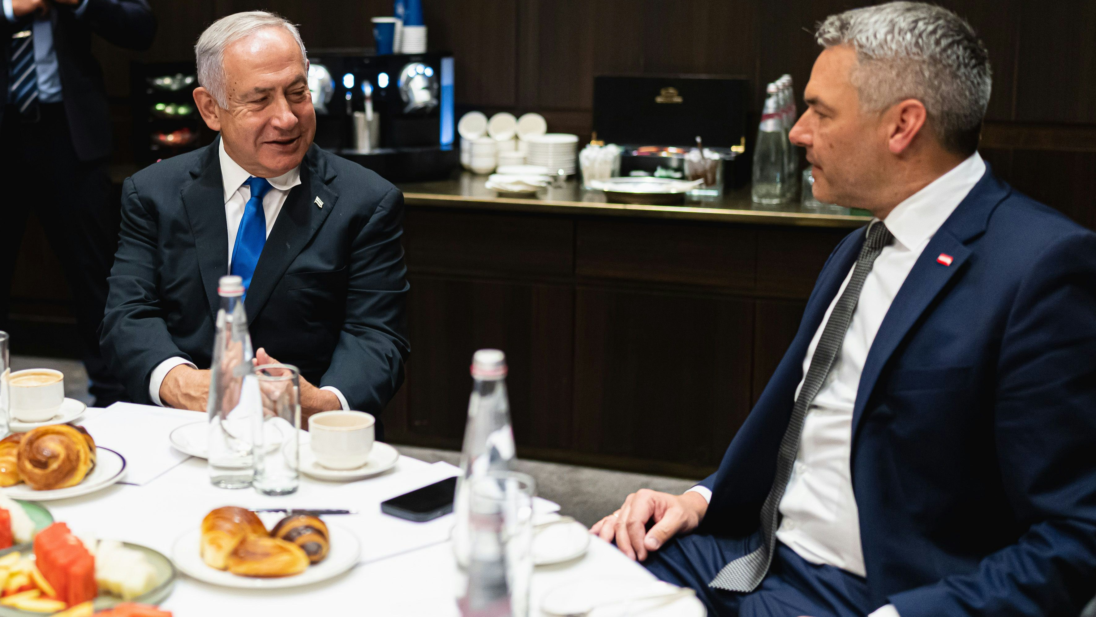 Netanjahu (l.) und Nehammer (r.) bei einem Treffen im Juli 2022. 