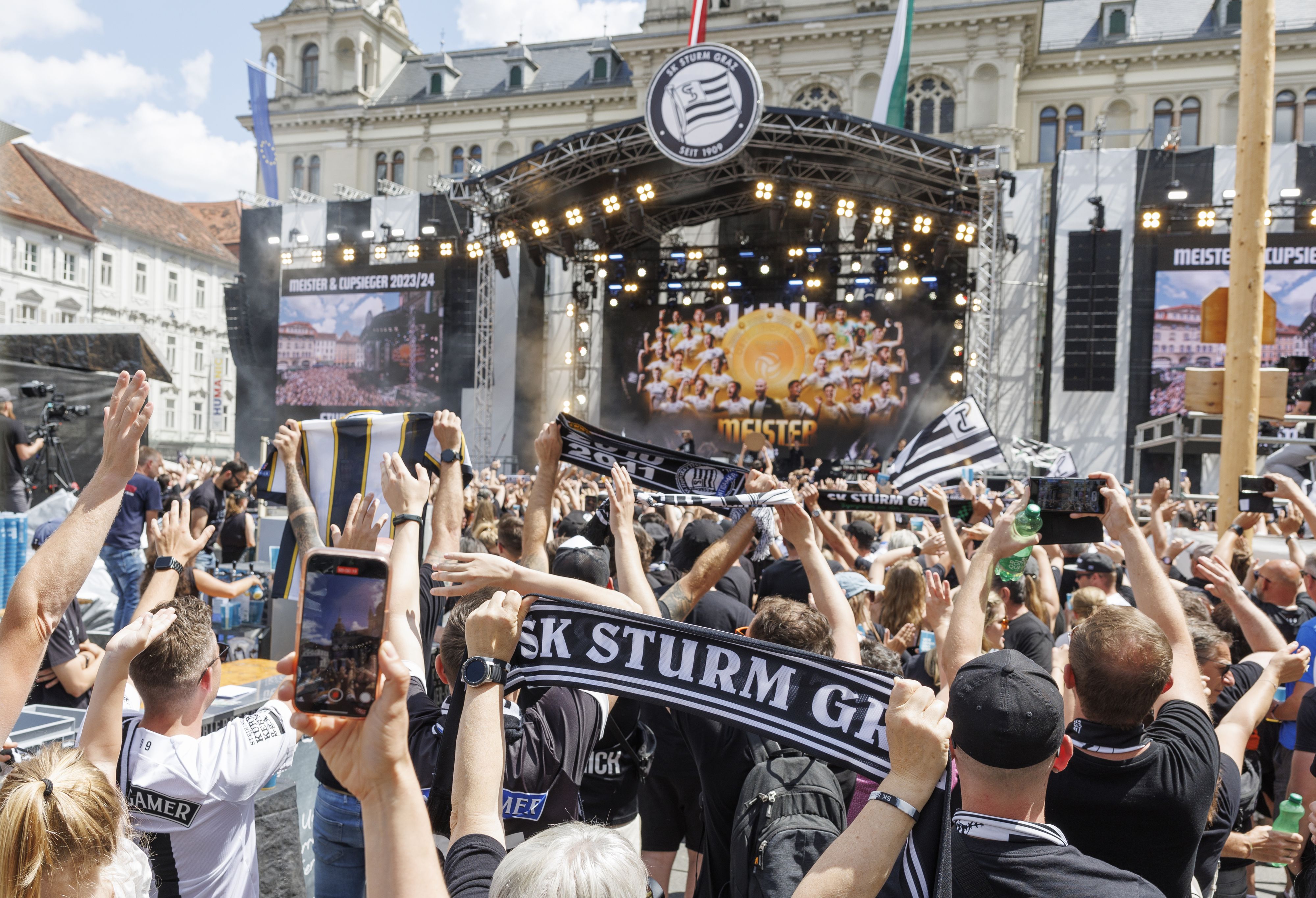 Die Meisterfeier von Sturm am Grazer Hauptplatz.