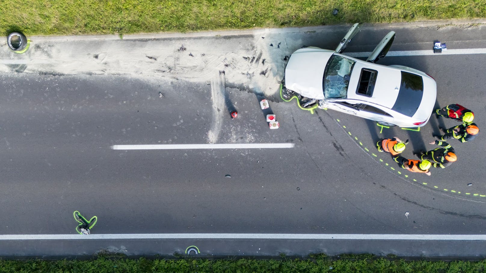 Einzig der Motorradfahrer blieb unverletzt. Sein Bike kam bei dem Unfall nicht zu Sturz.