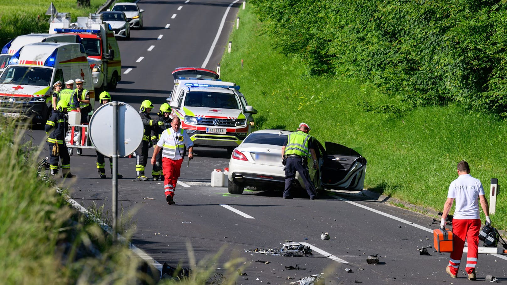 Insgesamt sechs Personen wurden bei dem Massen-Crash verletzt und ins Spital gebracht.