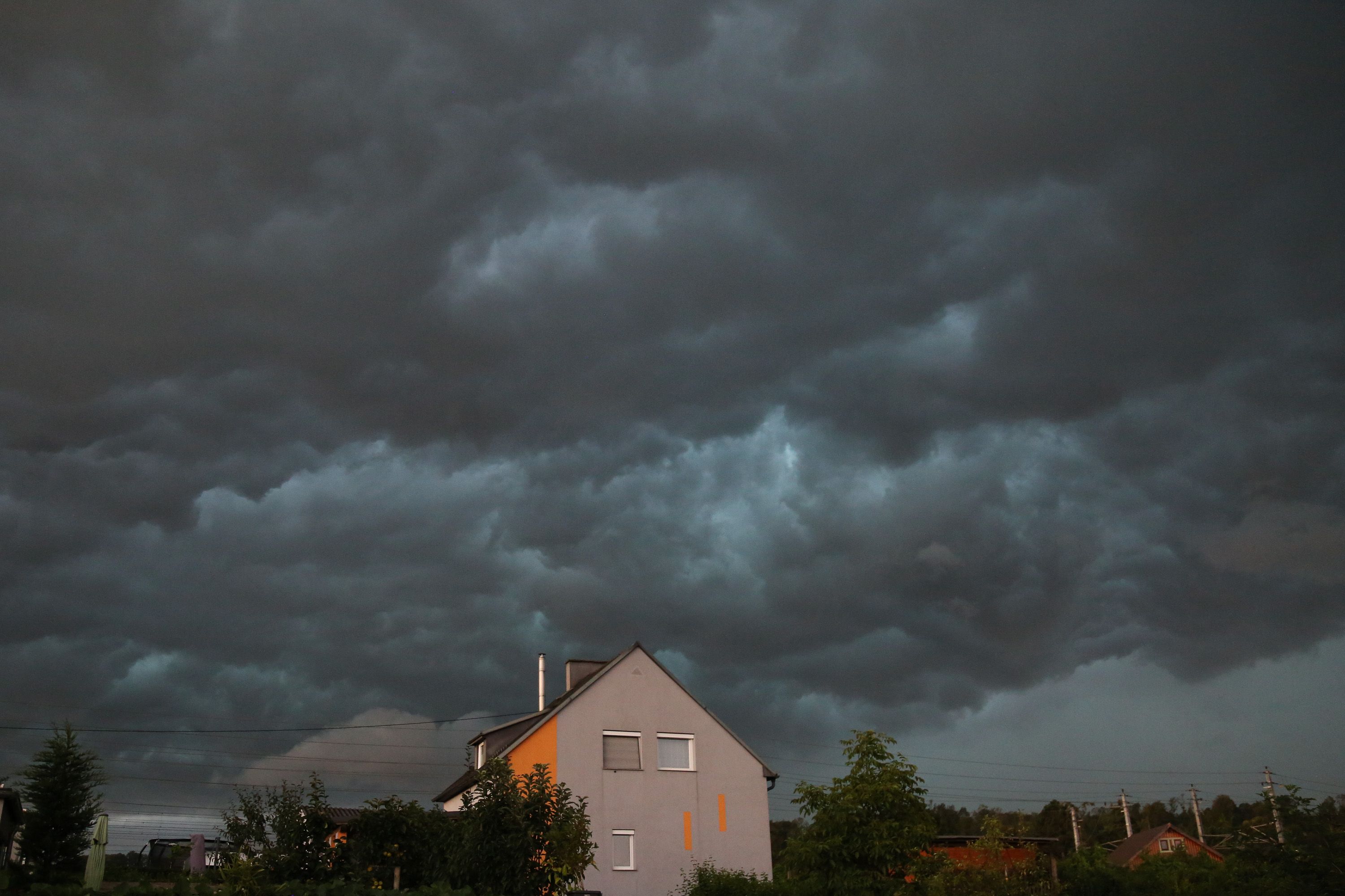 In Österreich bilden sich kräftige Gewitterzellen, die den Großteil des Landes erfassen.