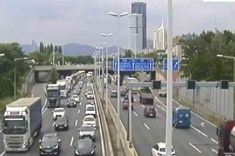 So sieht es aktuell auf der A22 Höhe Kaisermühlen aus.