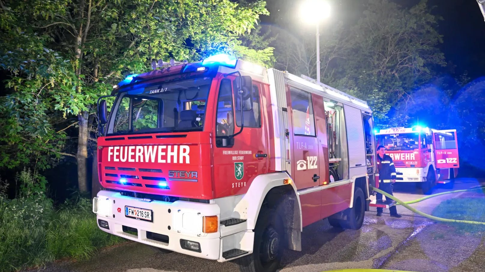 Hütte mit Hühnern und Tauben in Steyr in Flammen