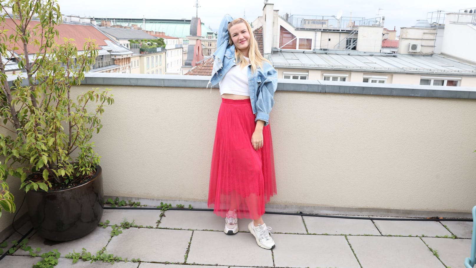 Billie Steirisch auf der Terrasse der "Heute"-Redaktion.