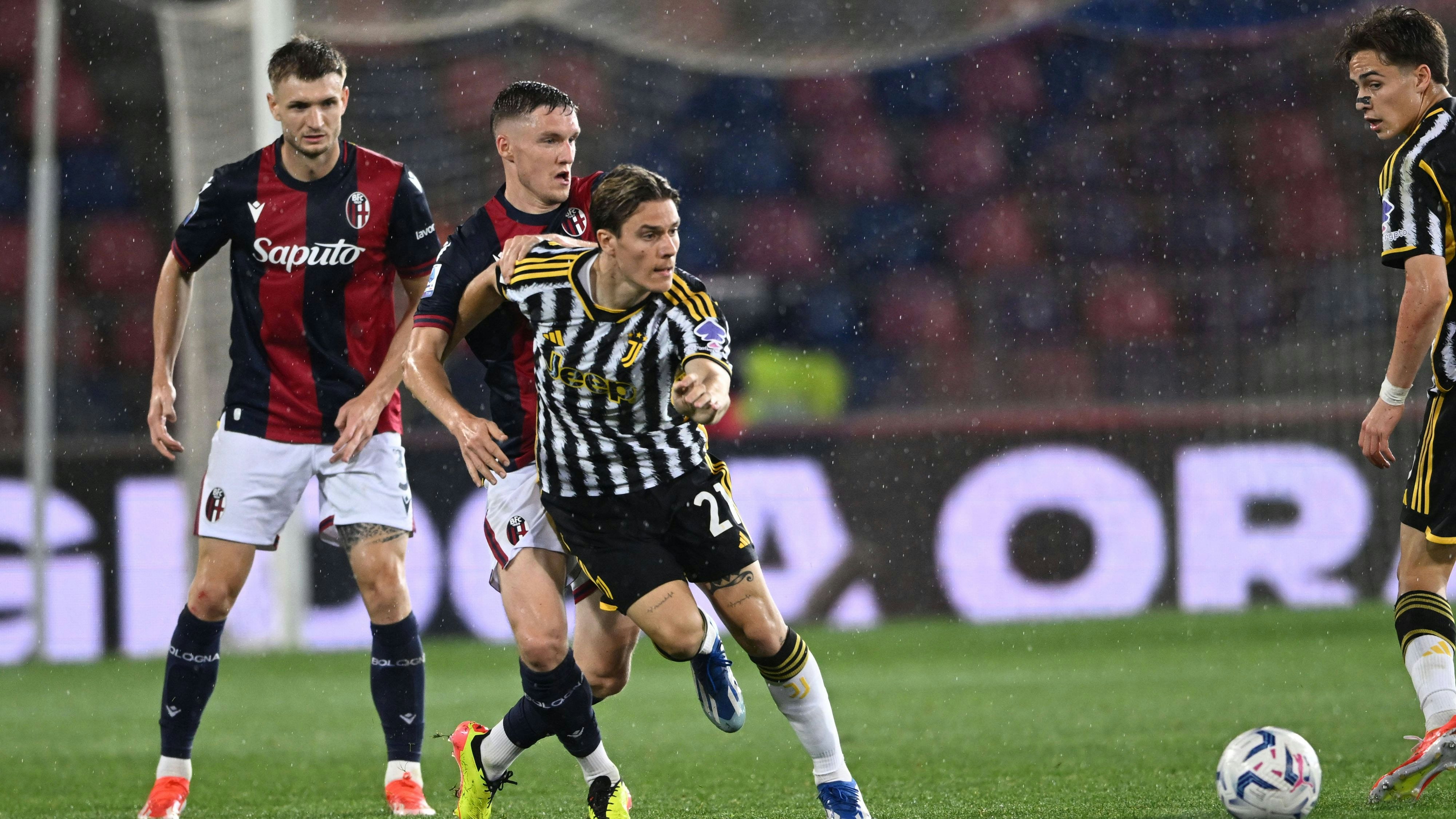 Nicolo Fagioli JuventusMichel Aebischer BolognaStefan Posch BolognaKenan Yldz Juventus during the Italian Serie A match between Bologna 3-3 Juventus at Renato Dall Ara Stadium on May 20, 2024 in Bologna, Italy. Noxthirdxpartyxsales PUBLICATIONxNOTxINxJPN 253944340