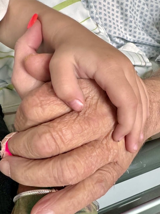 Rührendes Foto aus dem Krankenhaus.