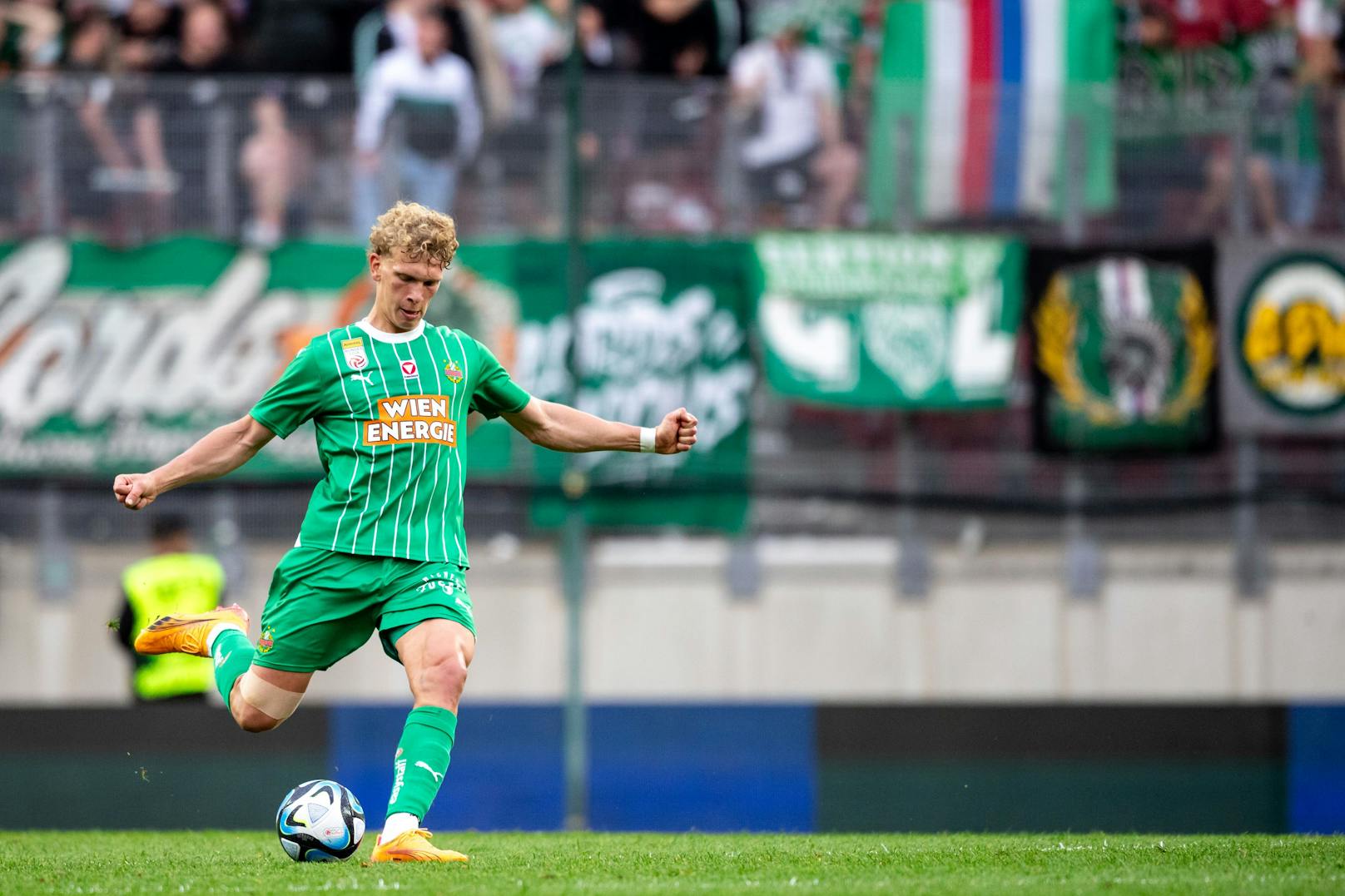 Verteidigung: Leopold Querfeld (Rapid/20/1)