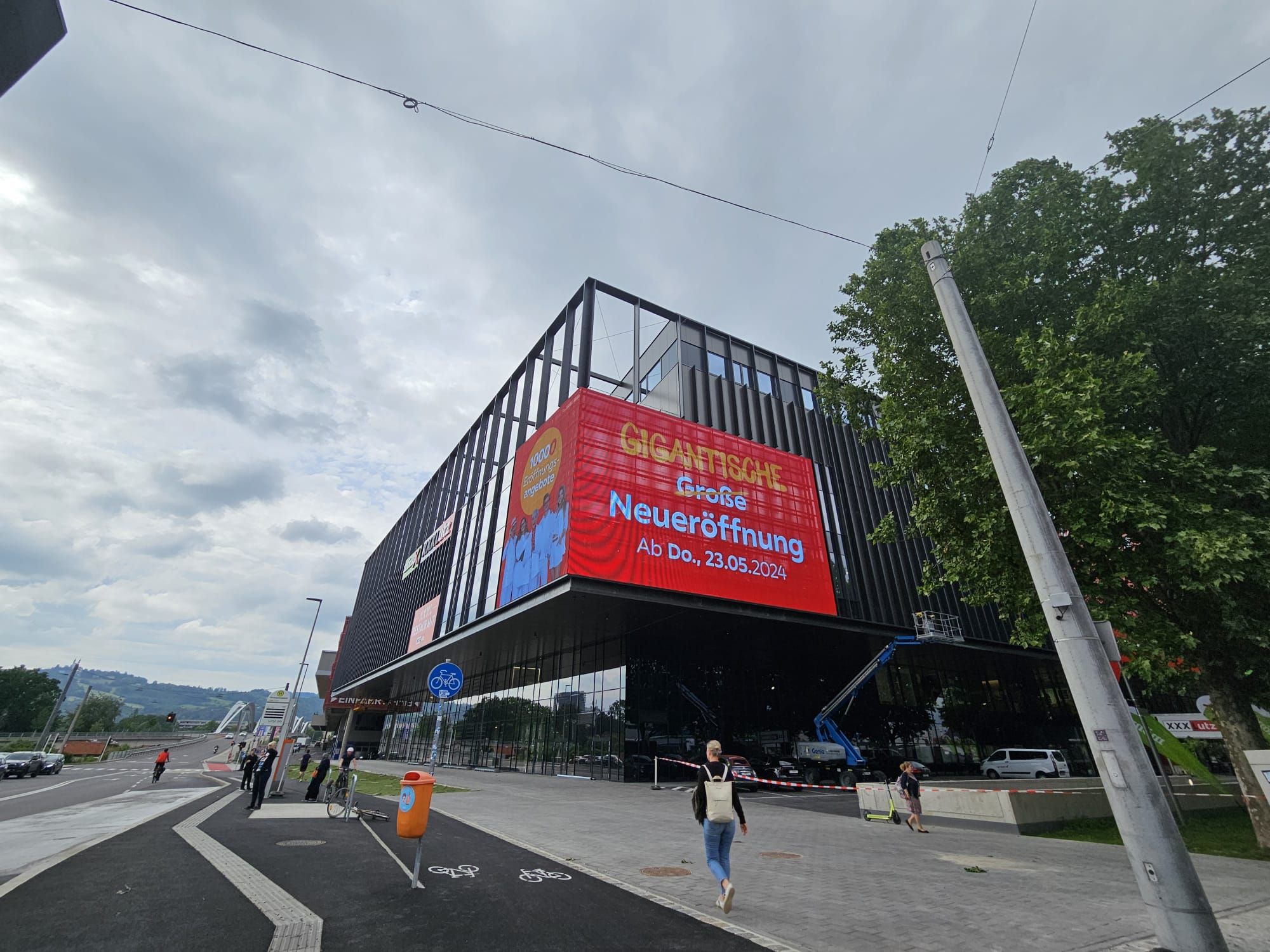 Der brandneue XXXLutz an der Linzer Donaulände wird in diesen Tagen eröffnet.