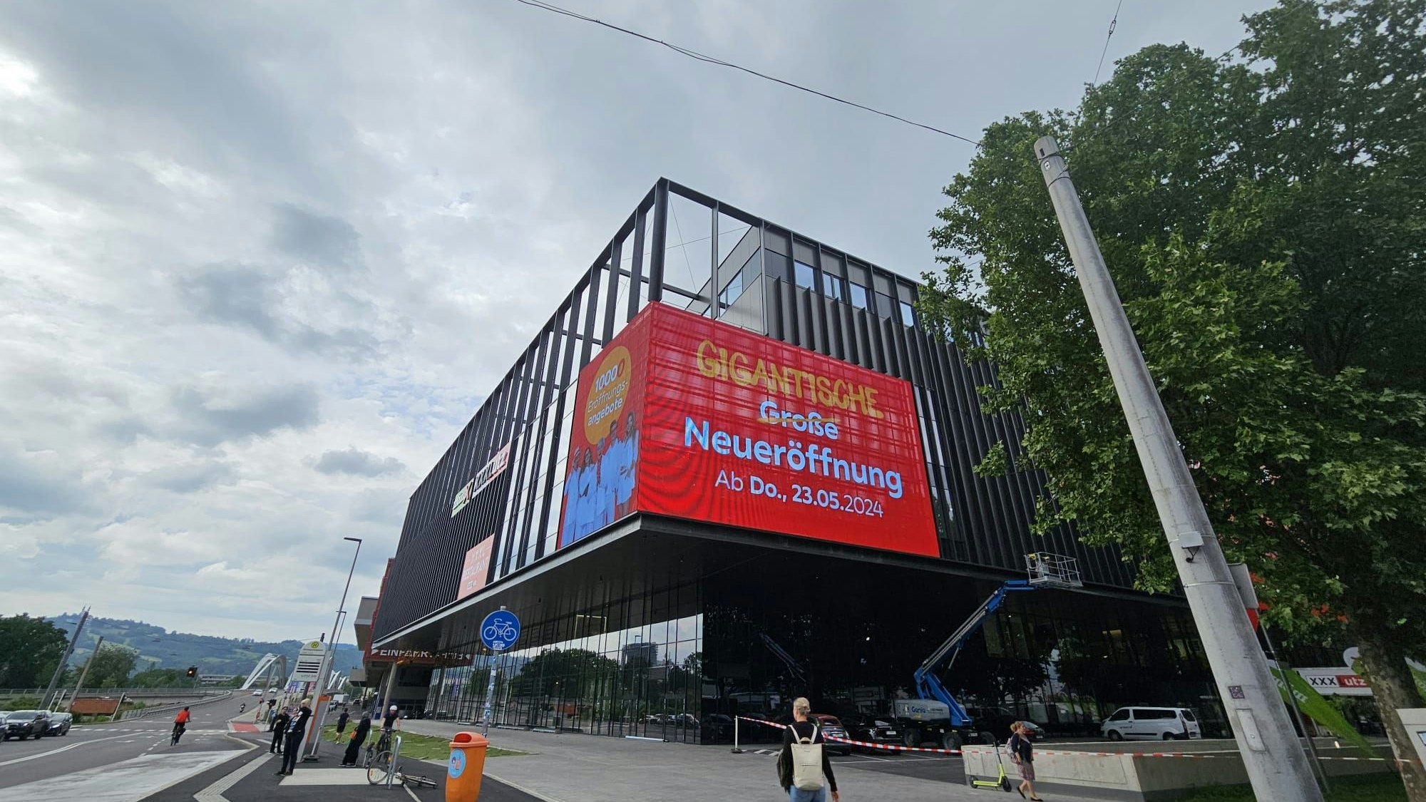 Der brandneue XXXLutz an der Linzer Donaulände wird in diesen Tagen eröffnet.
