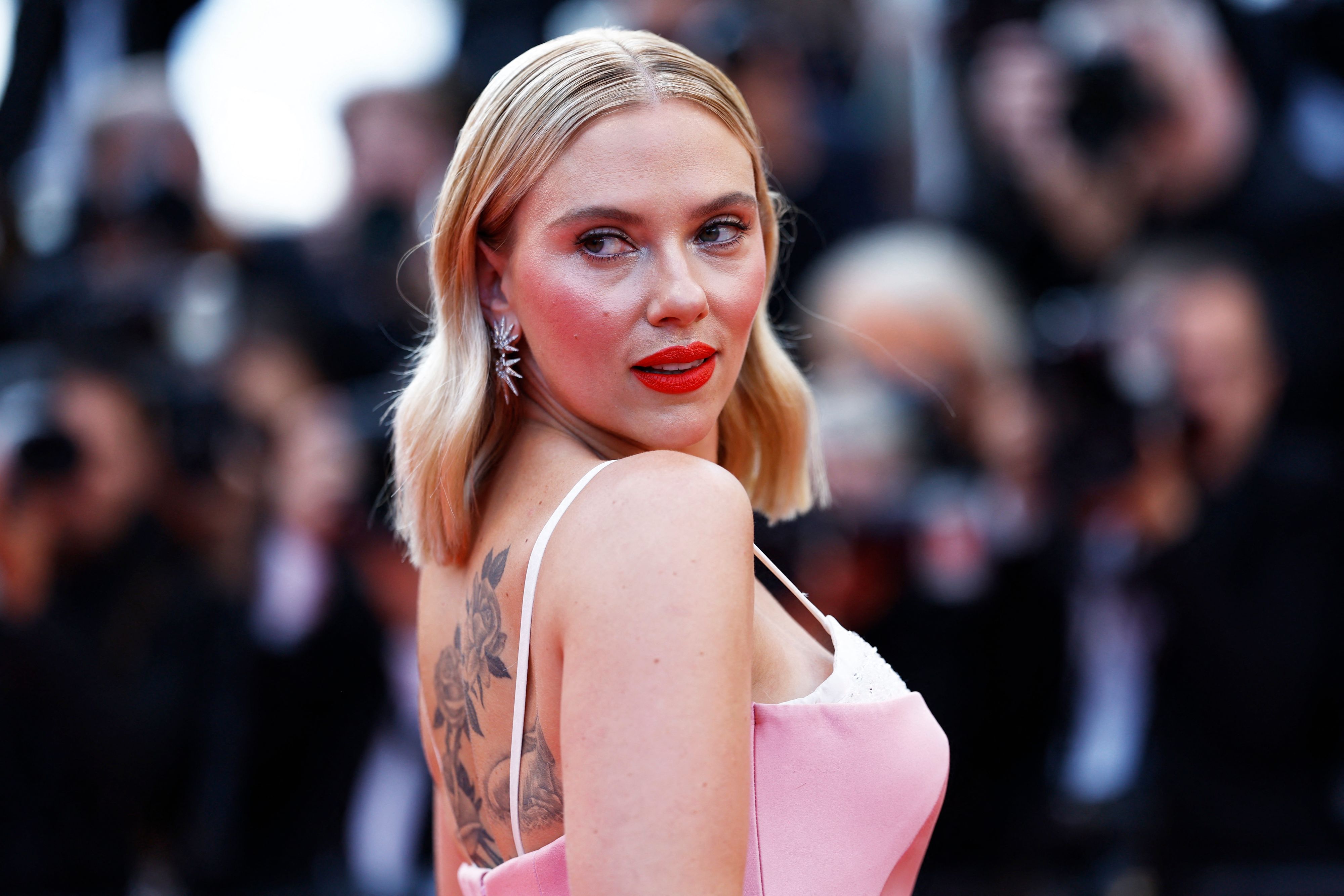 Scarlett Johansson ist sauer auf die OpenAI-Macher, die ihre Stimme offenbar ungefragt verwendeten.