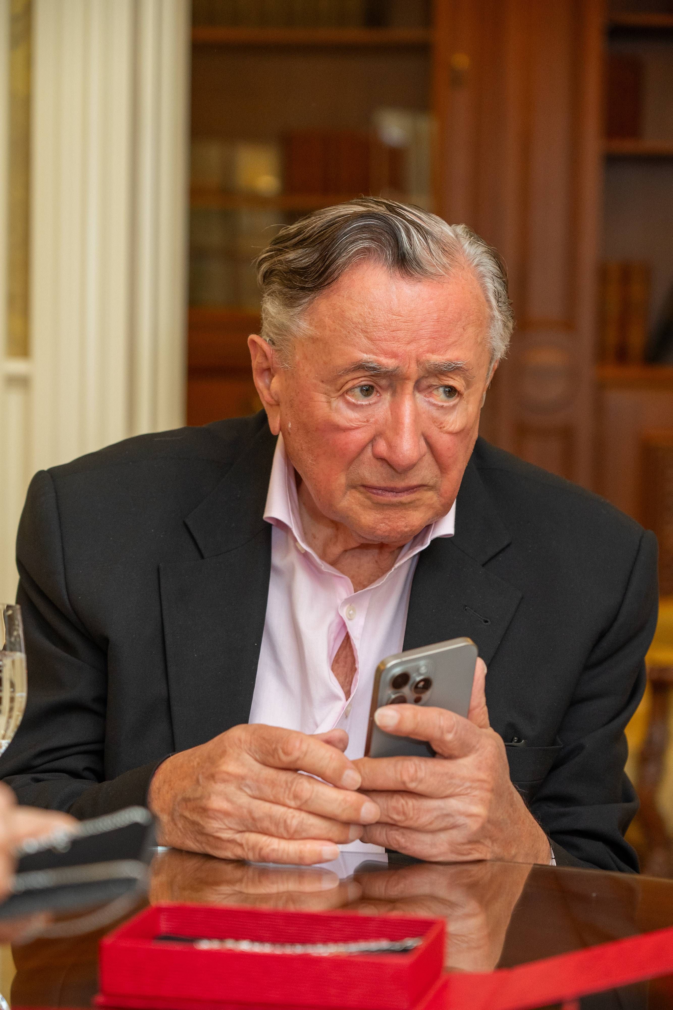 Richard Lugner hat derzeit viel zu tun. Fasten und die letzten Hochzeitsvorbereitungen kosten viele Nerven