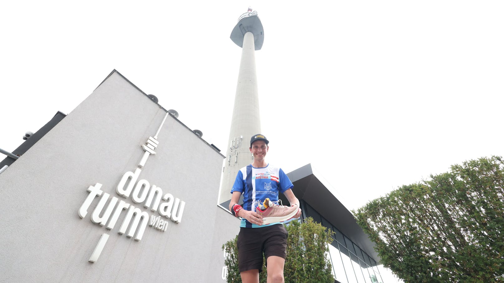Läufer will 100 Kilometer am Wiener Donauturm abspulen