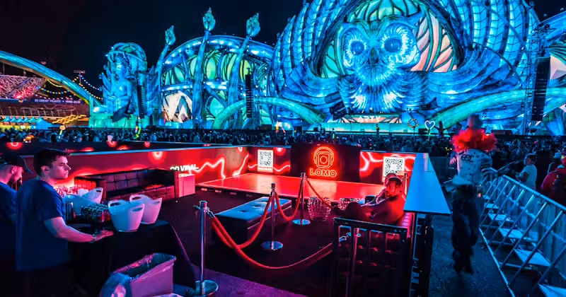 Das Skydeck am EDC-Festival in Las Vegas bietet gutbetuchten Gästen einen besonders guten Blick auf die Bühne.