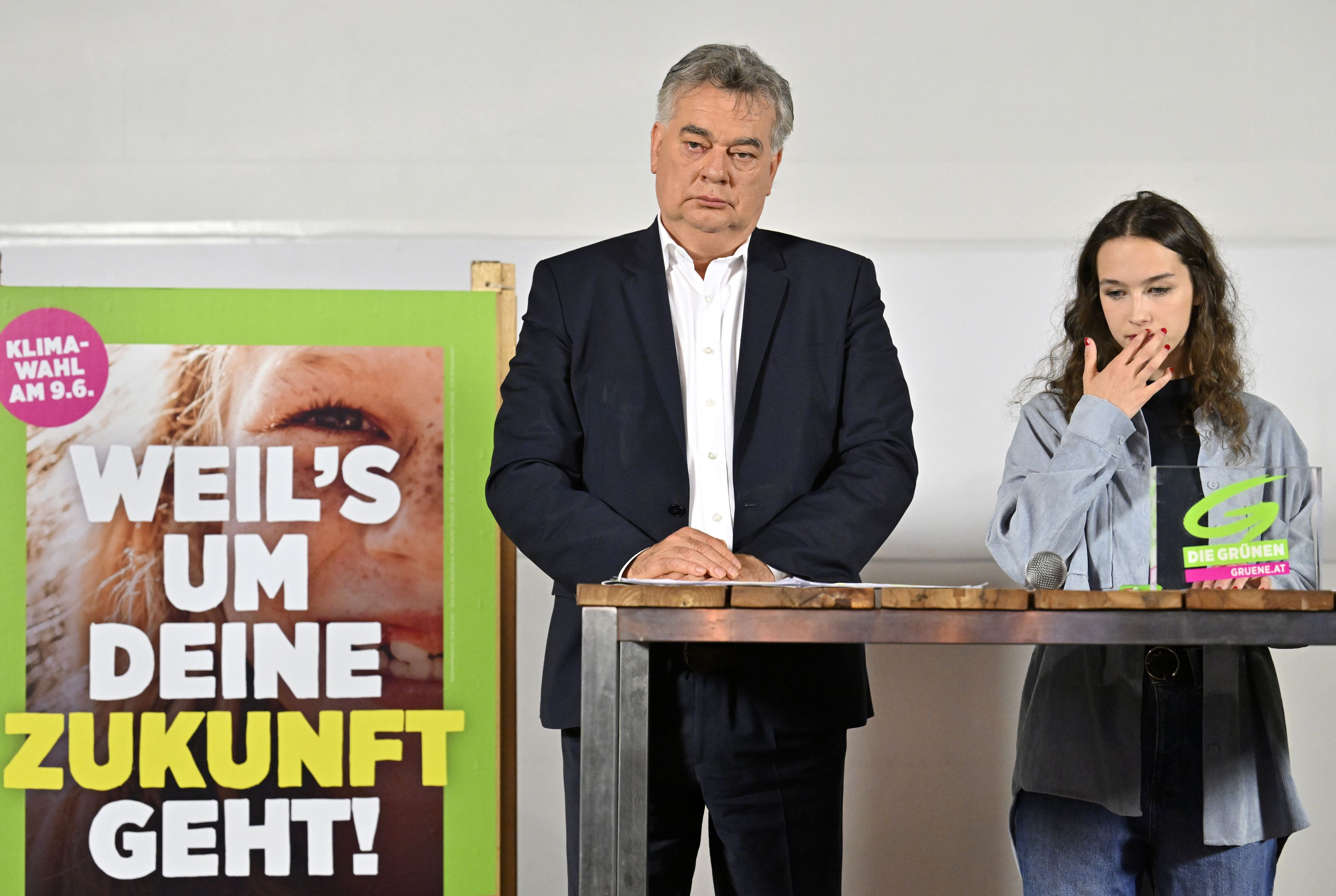 Die Chat-Affäre um Lena Schilling bringt die Grünen von Werner Kogler massiv unter Druck.