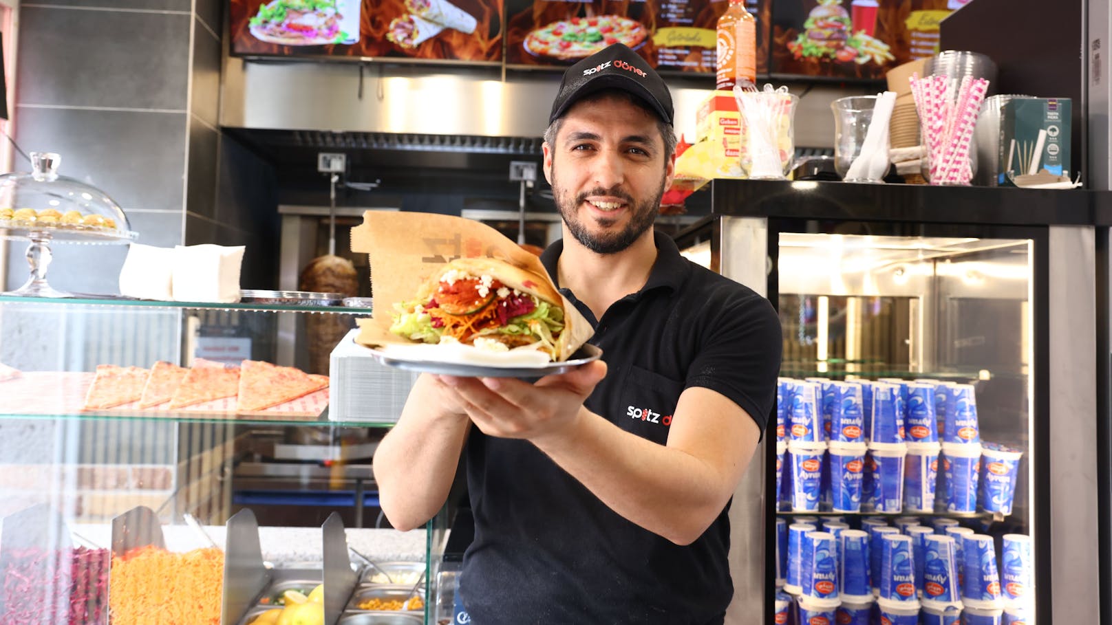 Das Restaurant "Spitz döner" in Wien-Floridsdorf hat eine neue Aktion für Kebab-Fans angekündigt – vor allem "Heute"-Leser dürfen sich freuen.