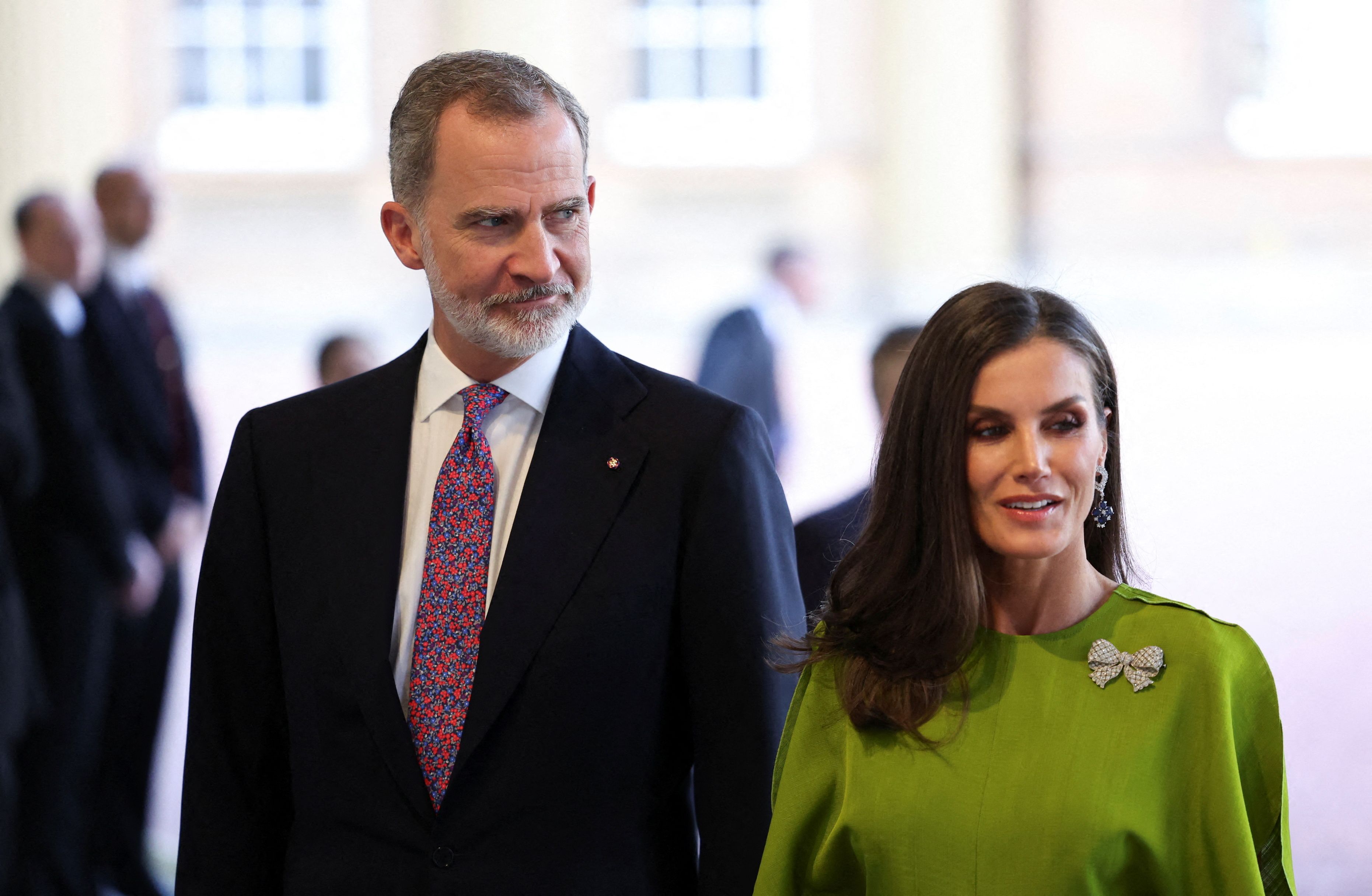 König Felipe VI. und Königin Letizia von Spanien kommen zum Empfang des britischen Königs Charles im Buckingham Palace in London.