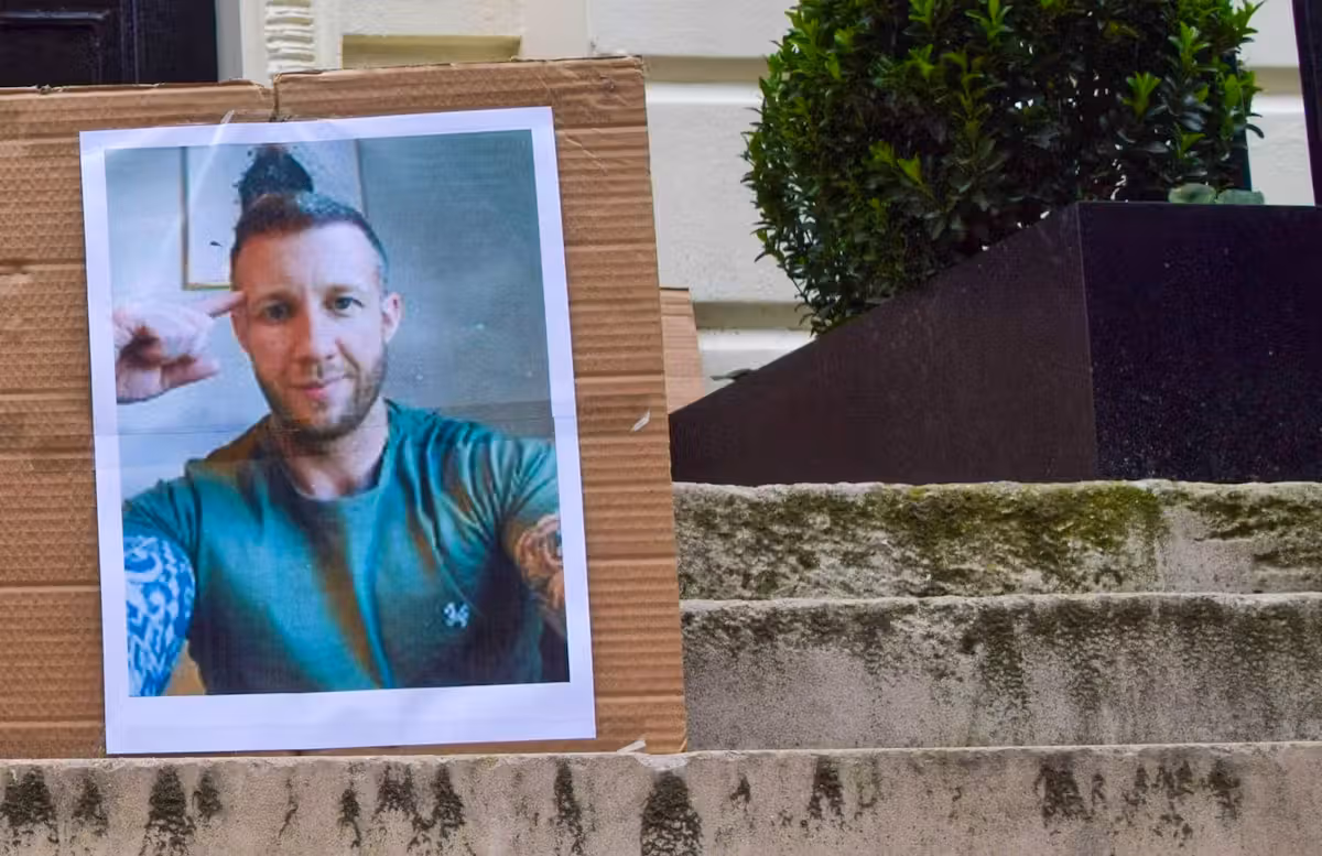 Matthew Trickett steht unter Verdacht, für den Geheimdienst in Hongkong spioniert zu haben – jetzt wurde er tot in einem Park gefunden.