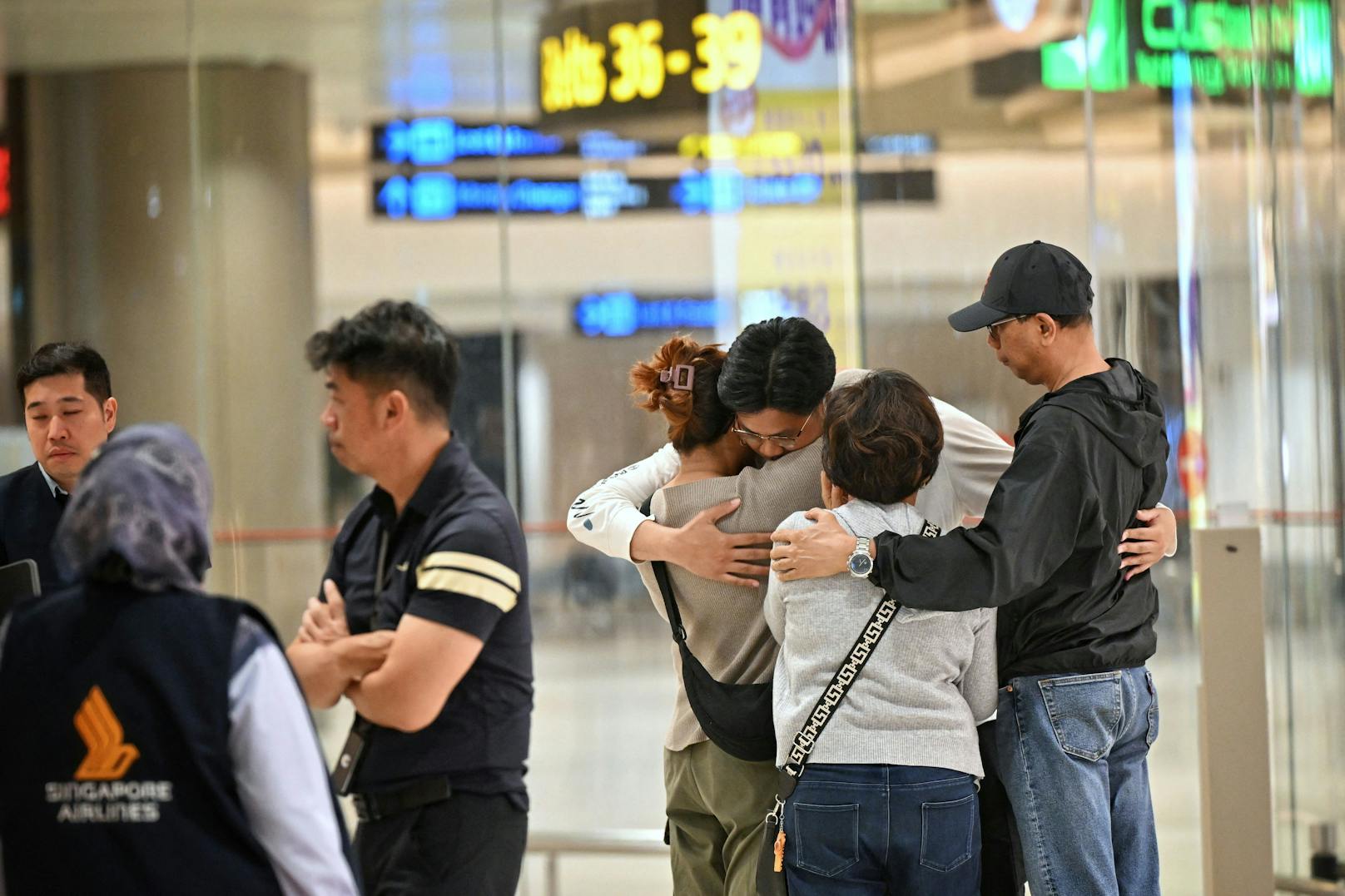 Durch heftige Turbulenzen starb ein 73-jähriger Brite auf dem Singapur Airlines-Flug SQ321. Zahlreiche Passagiere sind noch im Krankenhaus.