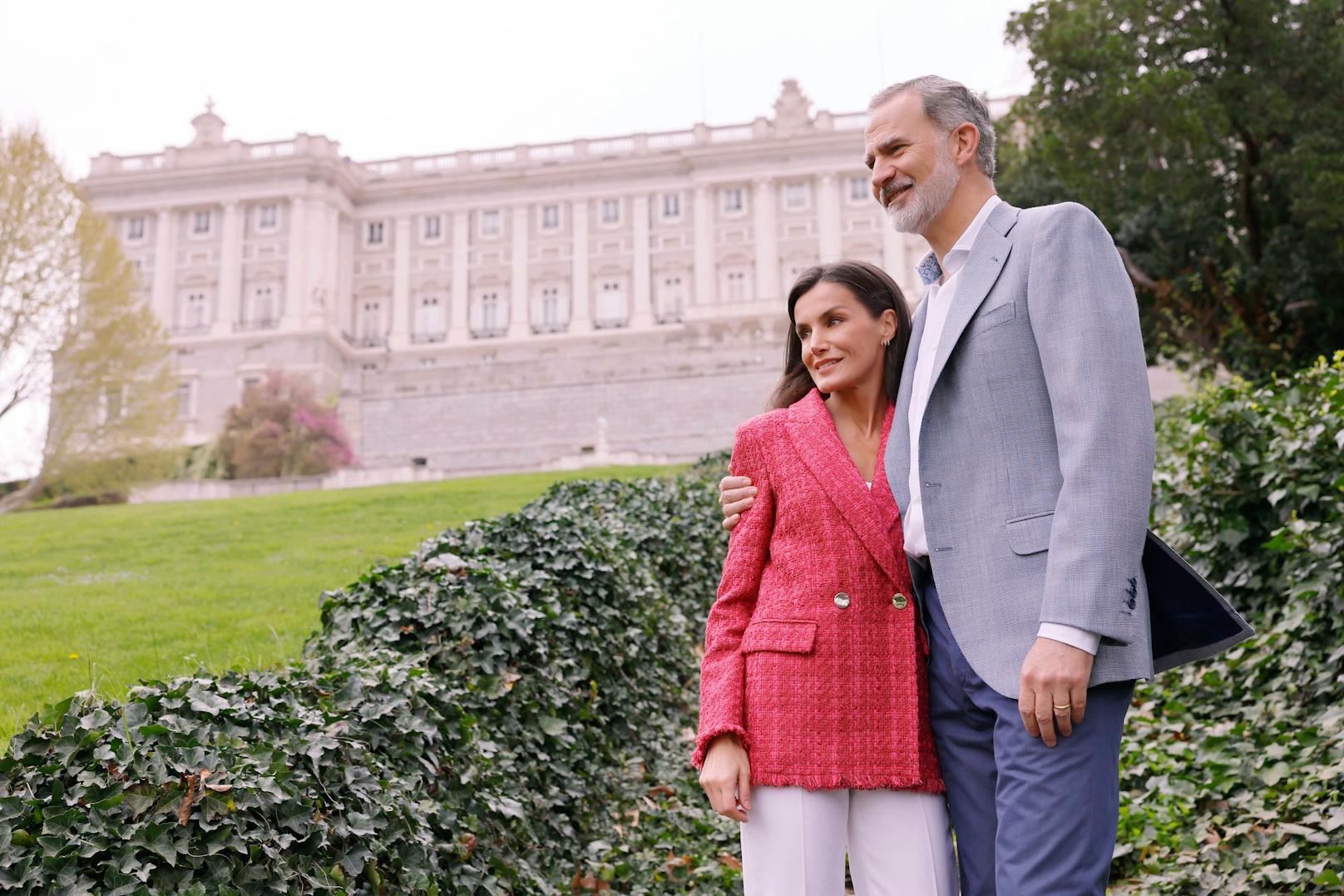Königin Letizia und König Felipe von Spanien zeigen sich zum 20. Hochzeitstag als glückliches Paar.