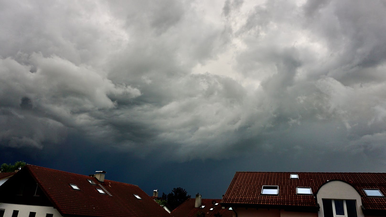 Schauer und Gewitter wüten jetzt in Österreich