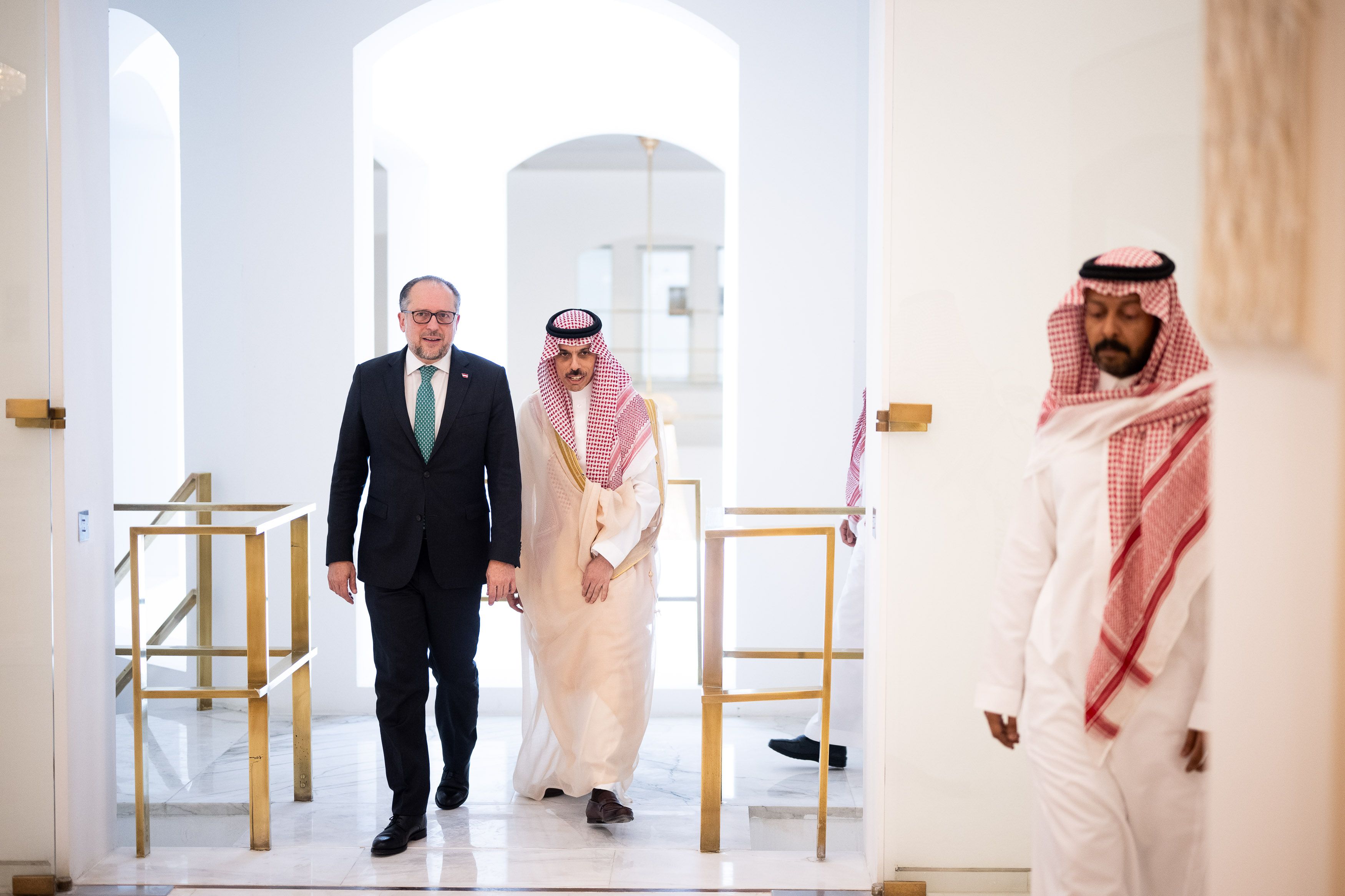 Außenminister Alexander Schallenberg traf am 23. Mai den Außenminister von Saudi-Arabien, Prinz Faisal bin Farhan Al-Saud, in Riad.