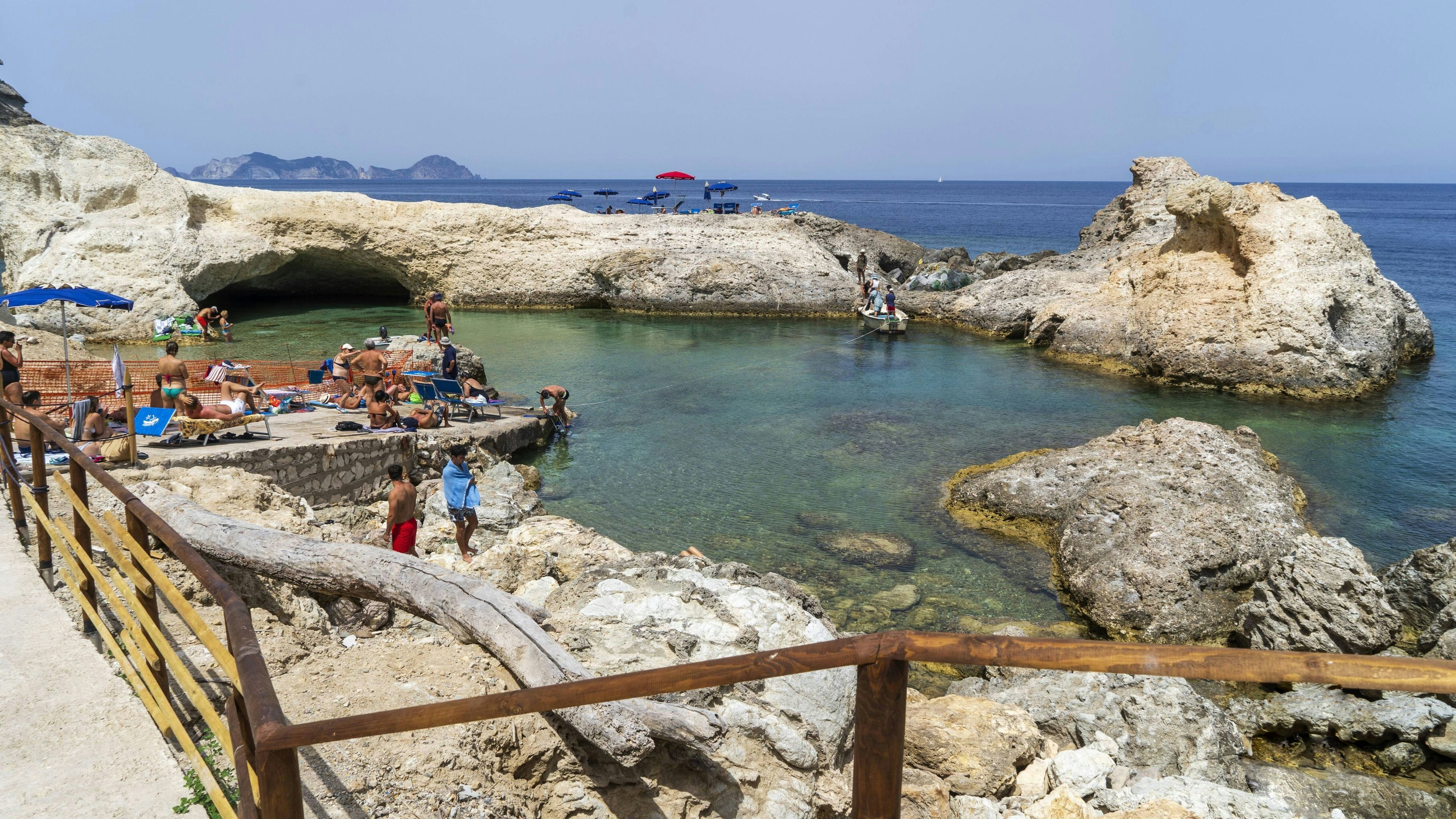 Cala Fonte Cove, Pontine Islands, Ponza, Lazio, Italy, Europe MauroFlamini/REDA&CO 1028_11_MFL20337 