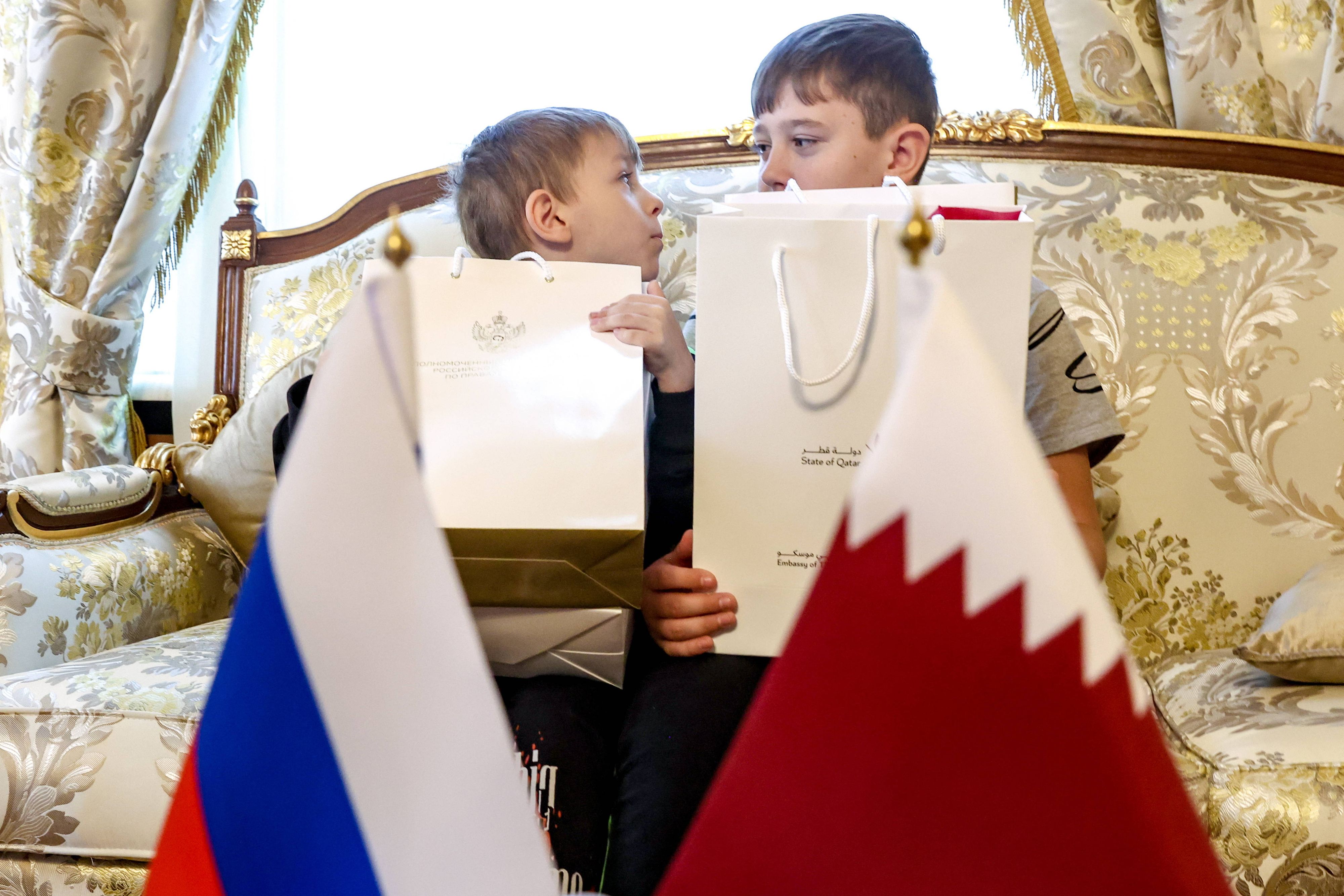 Die Kinder werden auf der katarischen Botschaft in Moskau mit ihren Familien vereint. (22. Mai 2024)