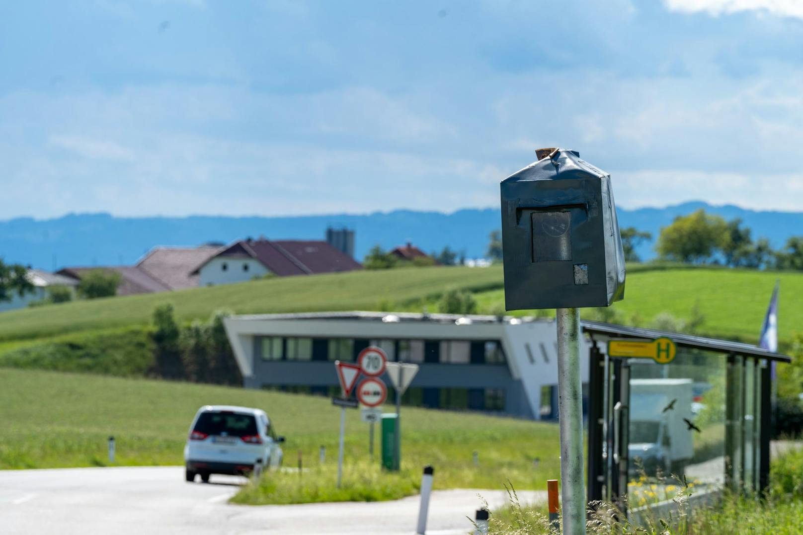 Das falsche Radar steht in Gramastetten in einer 70er-Zone.